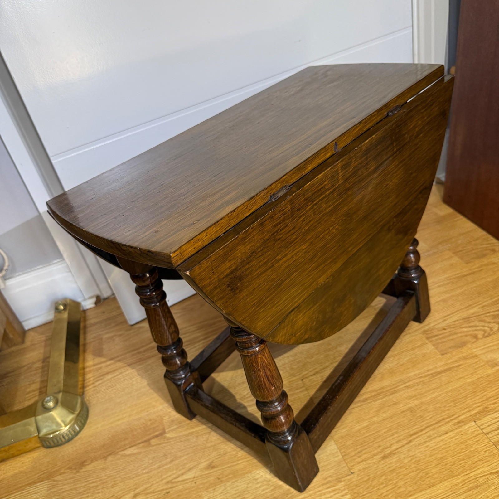 Antique c.1920s Jacobean Style Solid Oak Gateleg Drop-Leaf Coffee Table