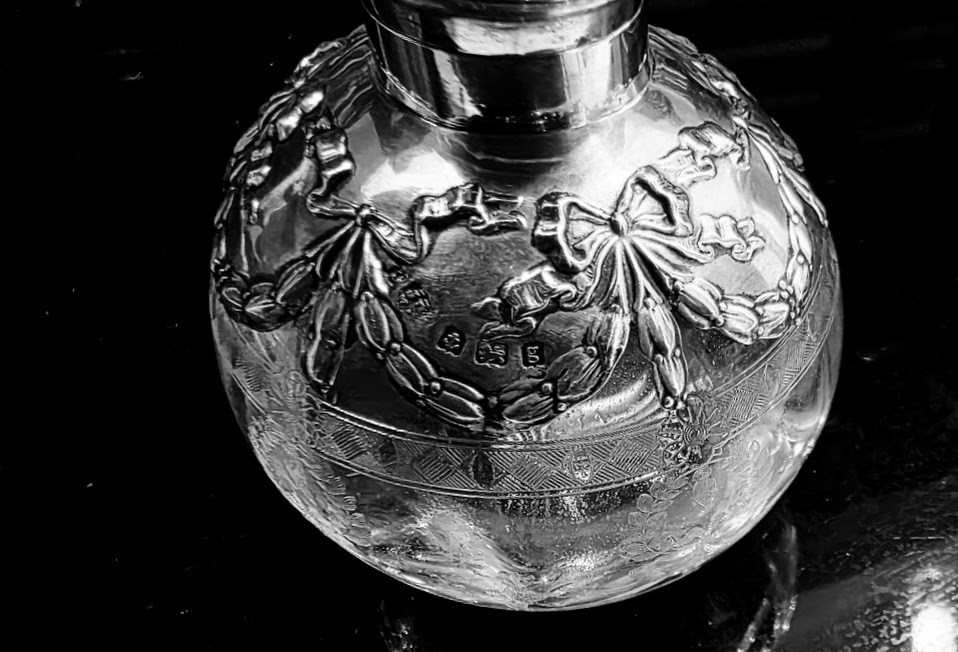 Remarkable Sterling Perfume Bottle Ribbons Bows & Swags J & W Deakin, Sheffield