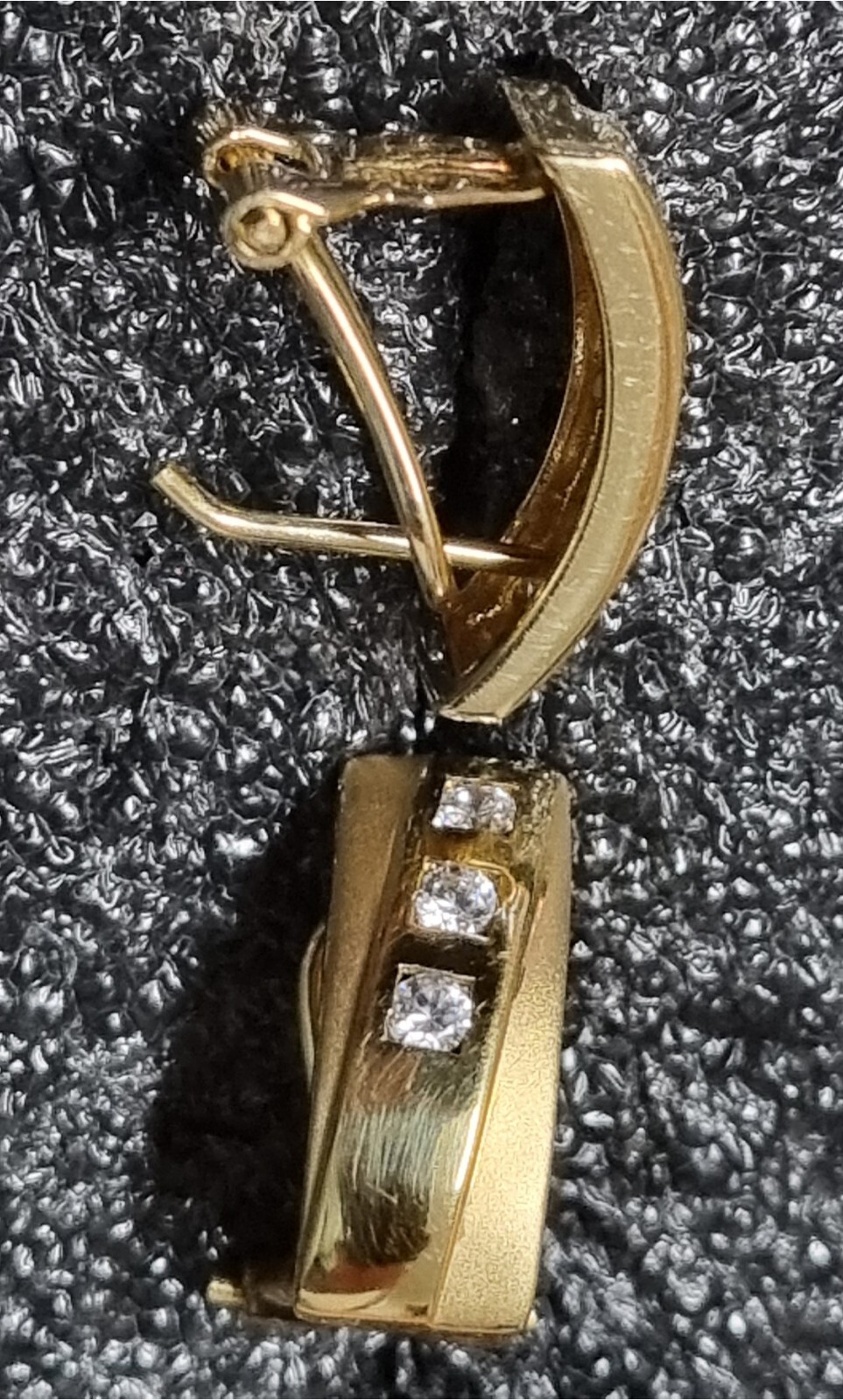 18k yellow gold earrings with CIRCONIA. Weight 3.85 gr. 15 x 6 mm.