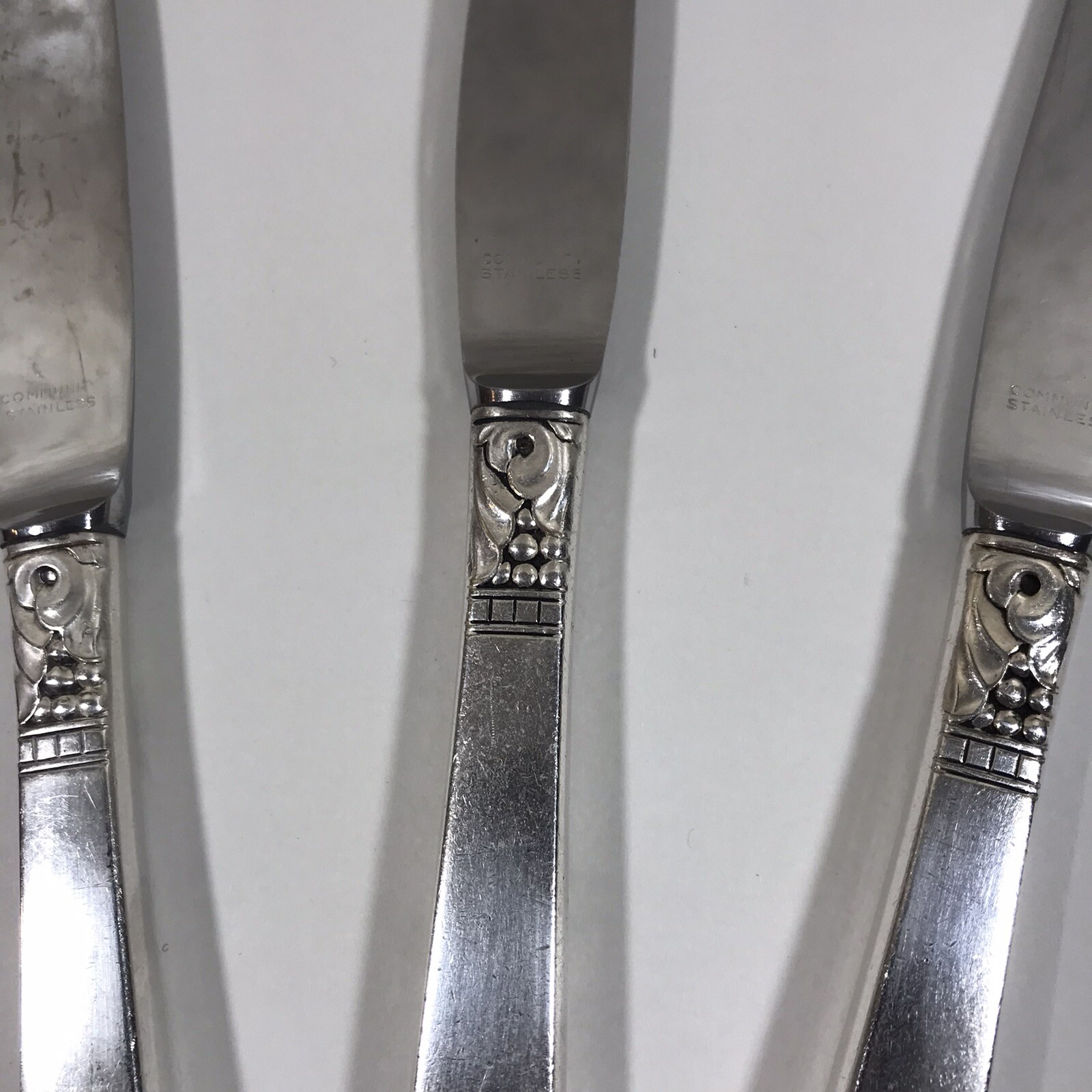 3 Knives Forever Silver Plate Oneida Community Plate Glossy 9 1/2″L Imperfect
