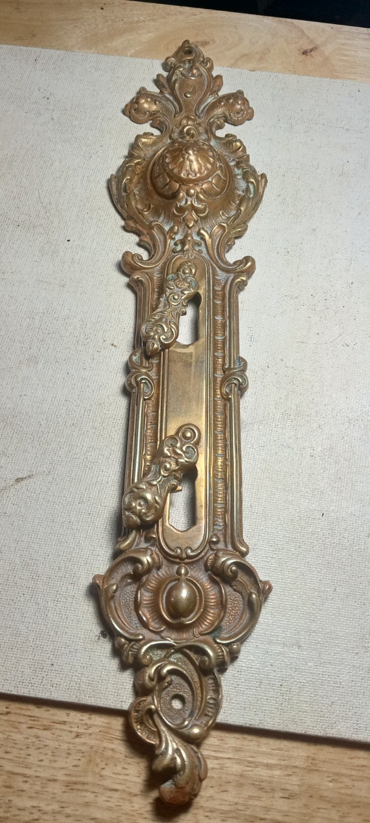 ANTIQUE LATE 19th CENTURY EARLY 20th CENTURY BRASS DOOR LOCK BACK PLATE GOTHIC
