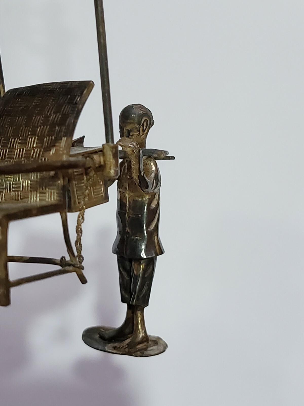 👍 CHINA MINIATURE SOLID SILVER PORTERS CARRYING SEDAN CHAIR WITH HALLMARK 纯银