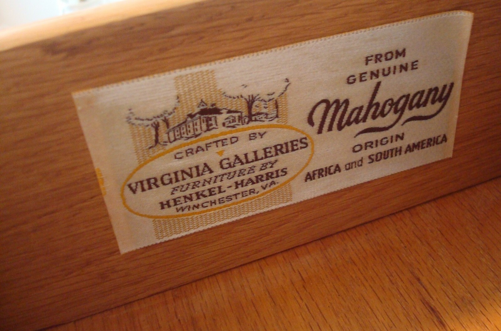 Henkel Harris Genuine Mahogany Princess Anne Lingerie Chest Semainier
