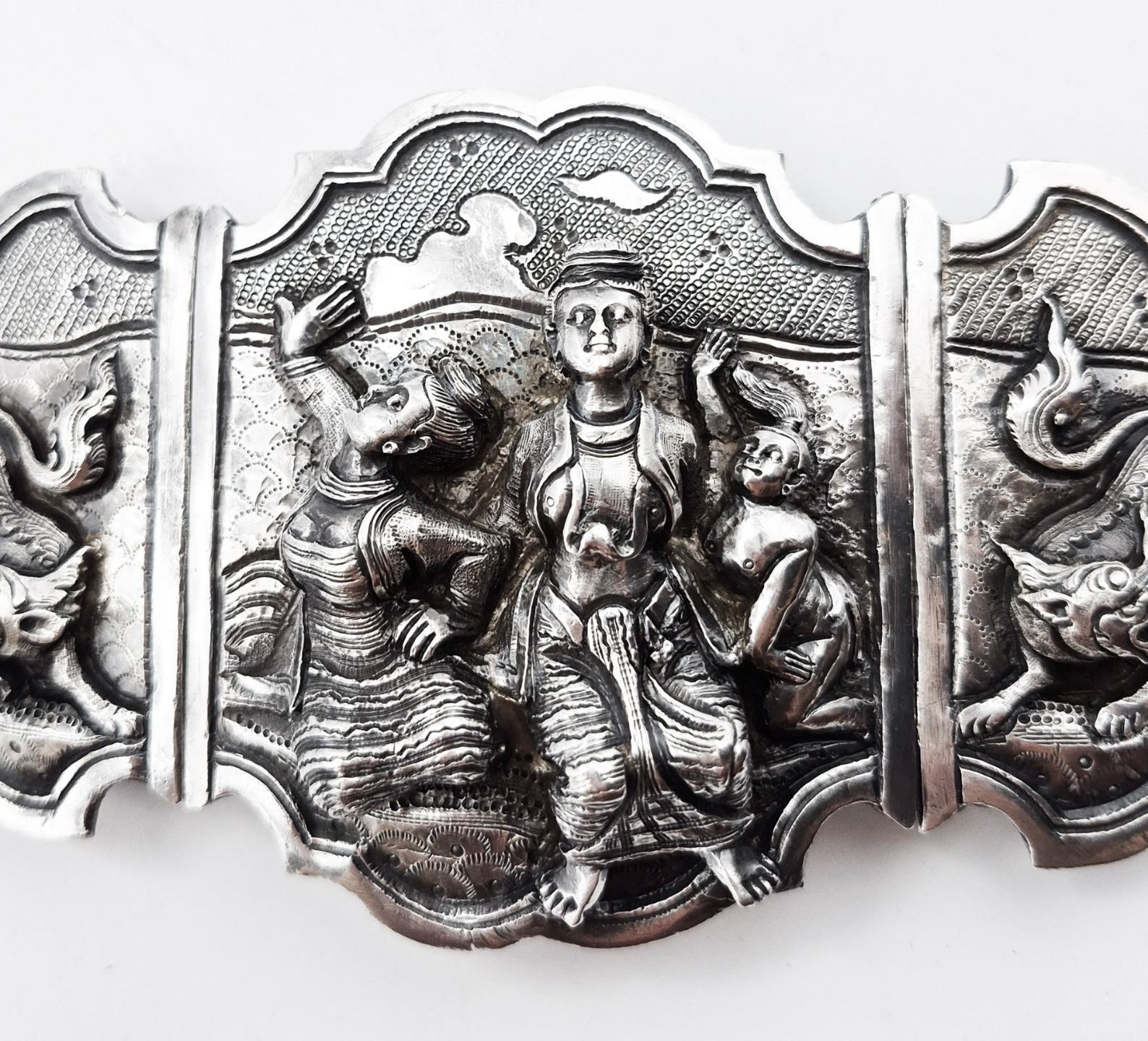FINE ANTIQUE BURMESE SOLID SILVER HIGH-RELIEF WORK FIGURAL BELT BUCKLE c1890