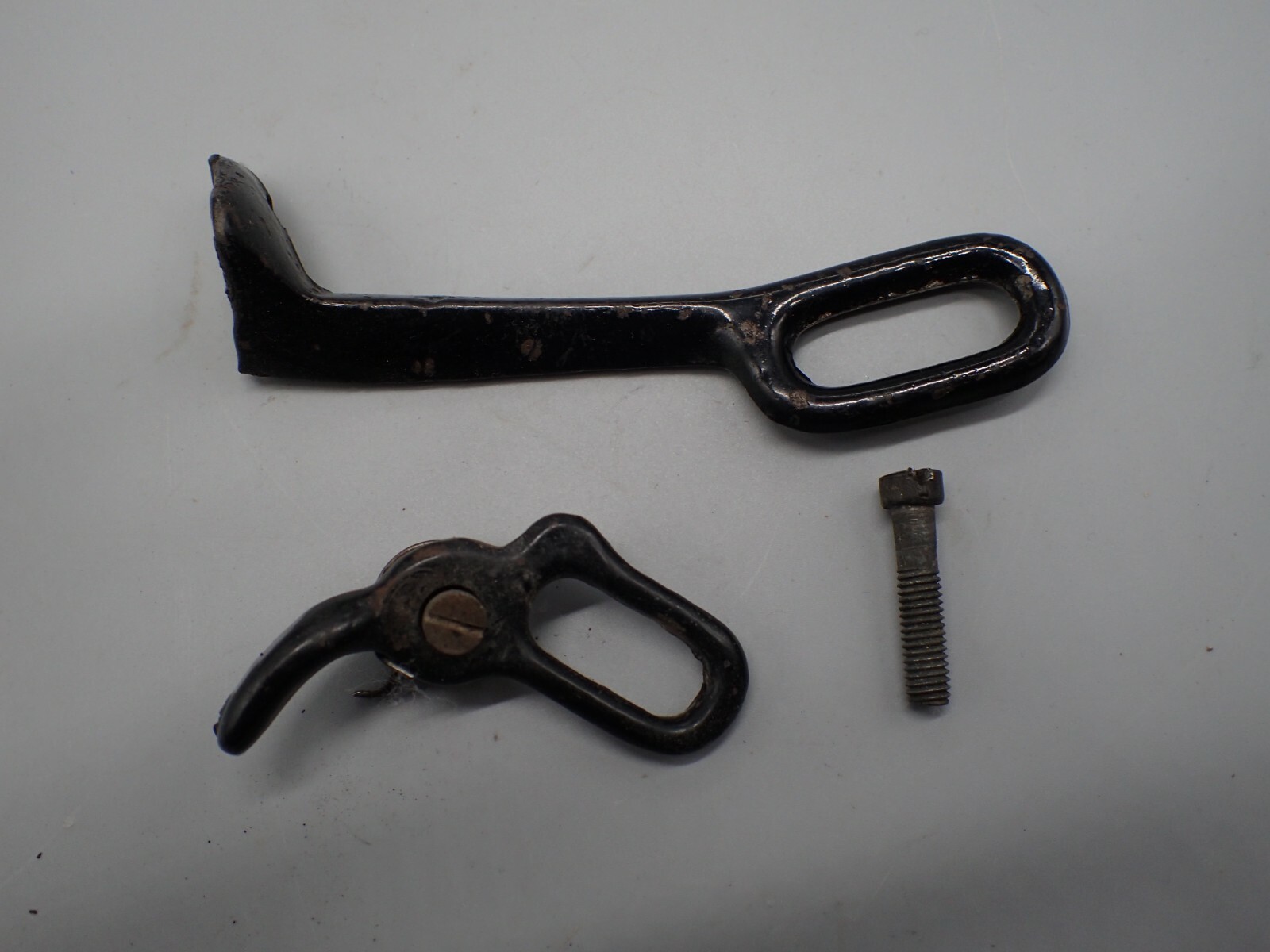 Antique Singer Treadle Sewing Machine Oval Belt & Shifter Guide