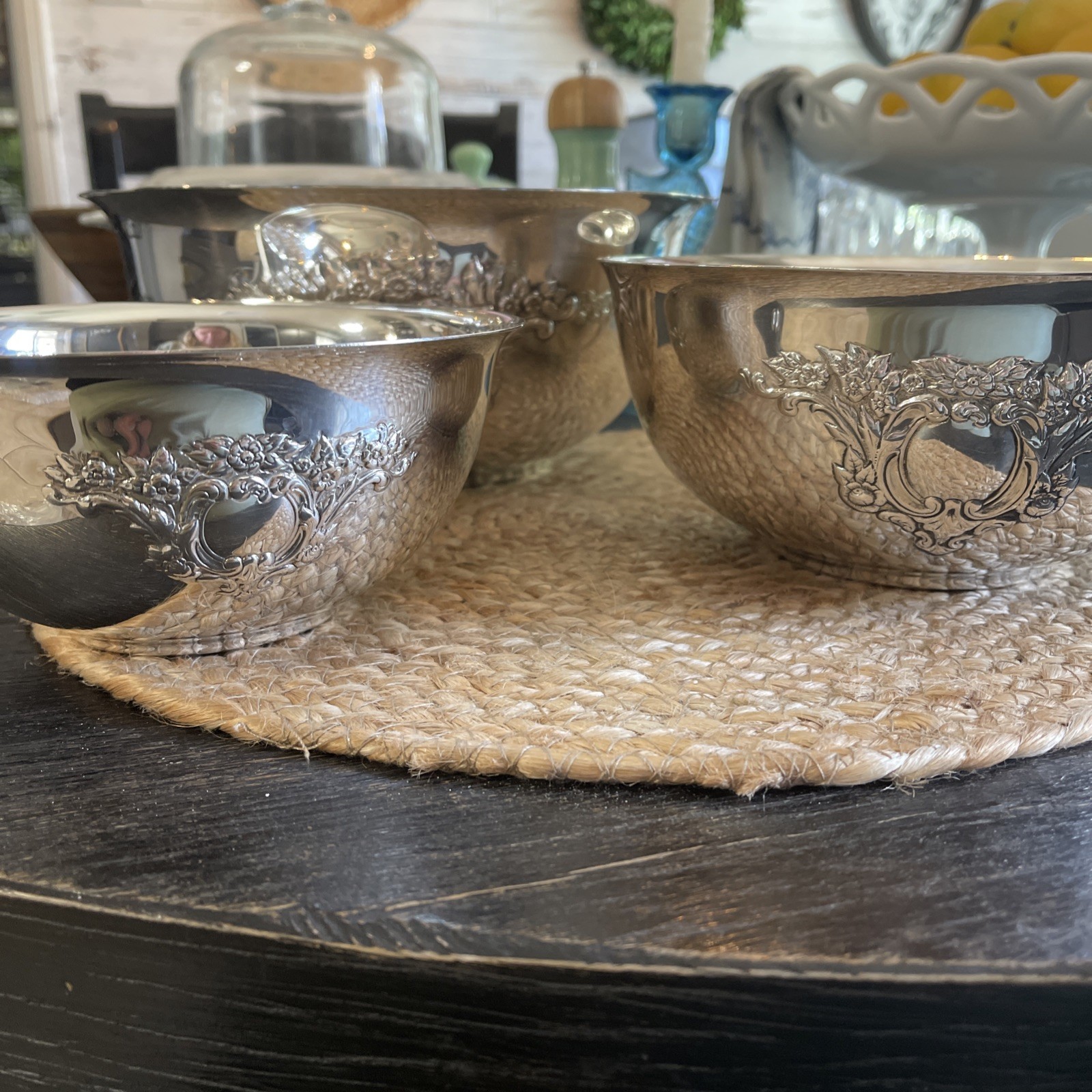 Vintage Set Of 3 Oneida Silverplate Castle Court Serving Bowls 10”-8”-7” Ornate