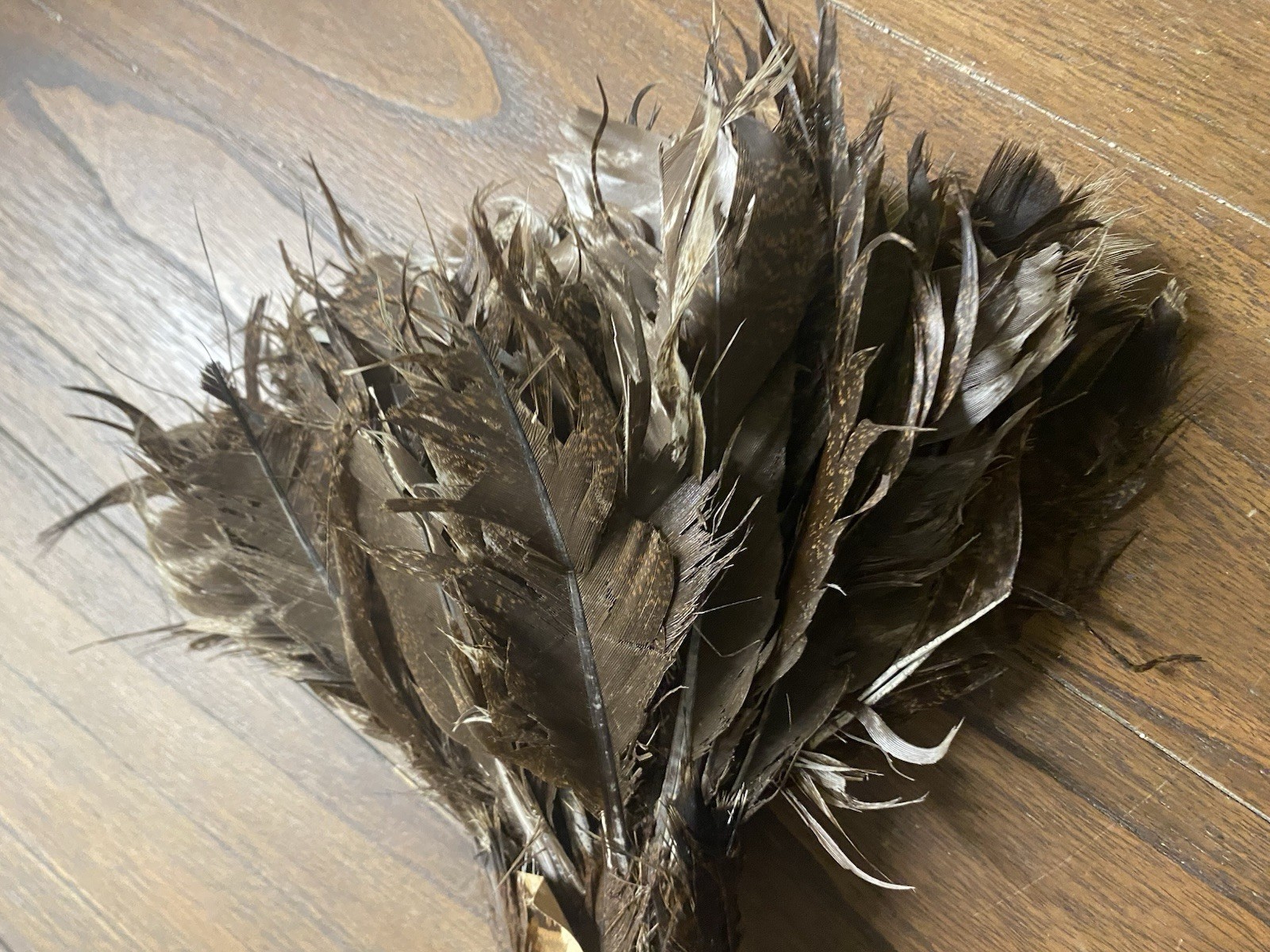 ANTIQUE CHICAGO UNIVERSAL TURKEY FEATHER DUSTER WOOD HANDLE PAT 1907/08