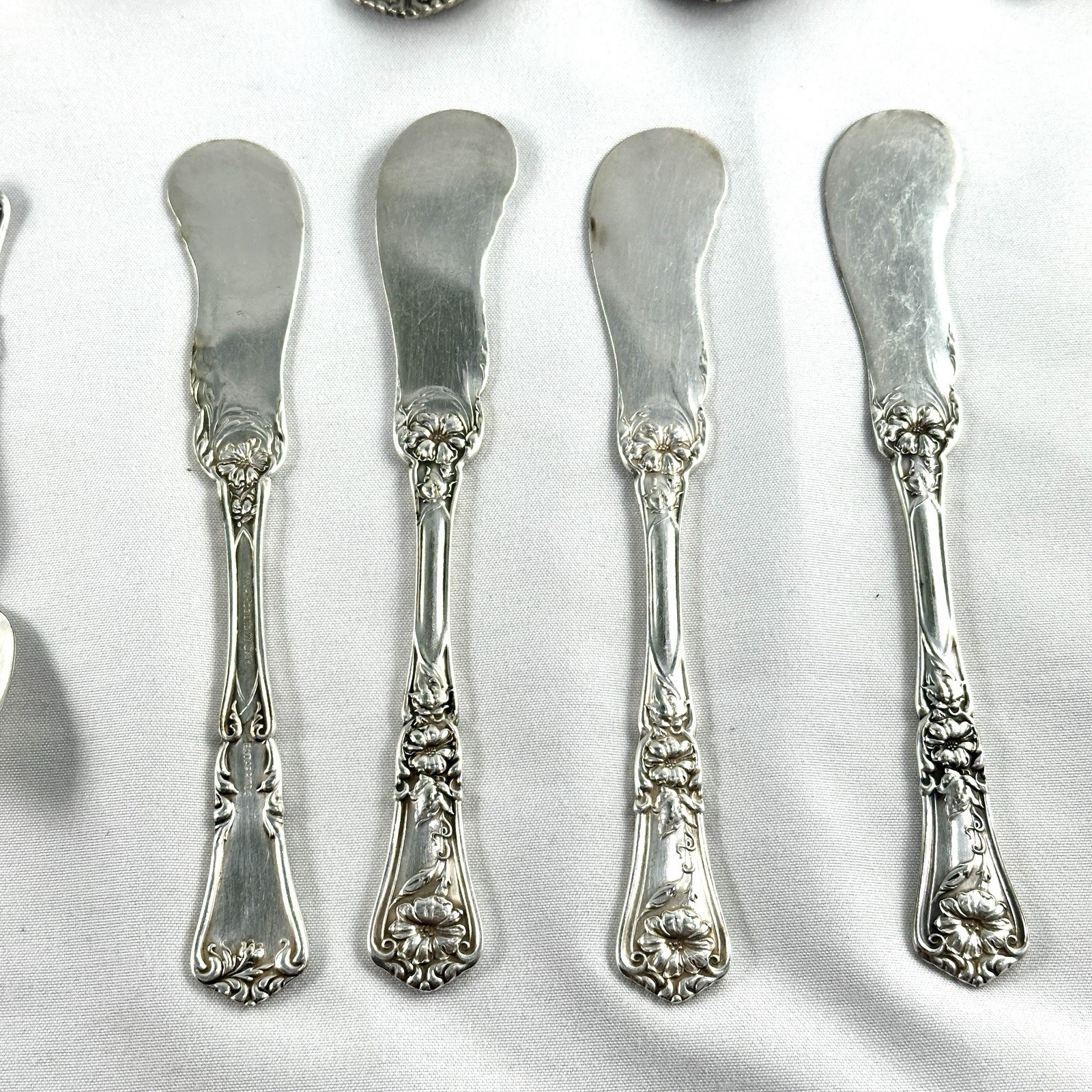 Vintage Set Of 18 WM A Rogers Suffolk SXR Silverplated Forks, Spoons, Knives