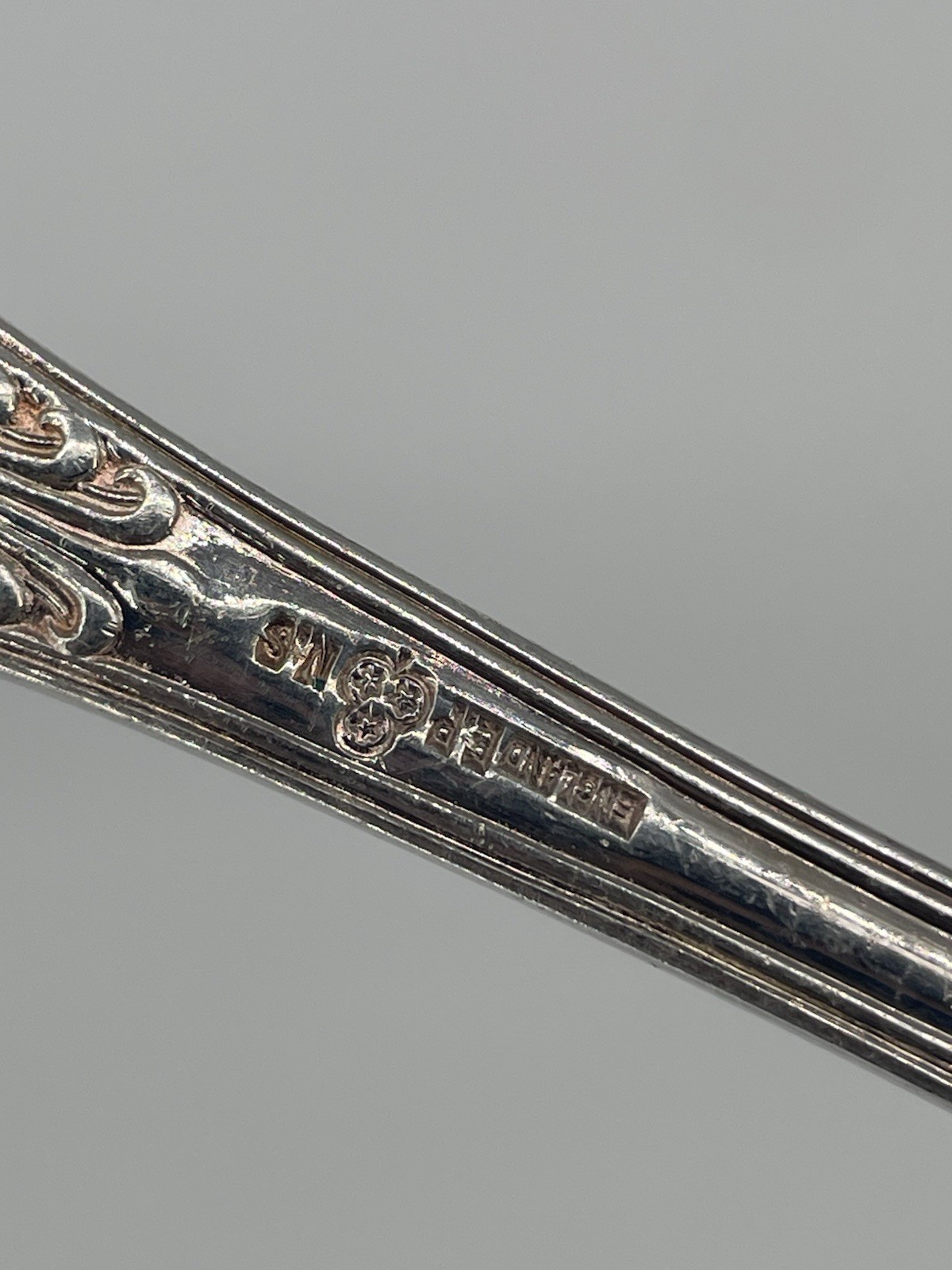 Queens Fruit Berry Serving Spoon Silver Plated Barker Bros 4.0 oz 9.25″