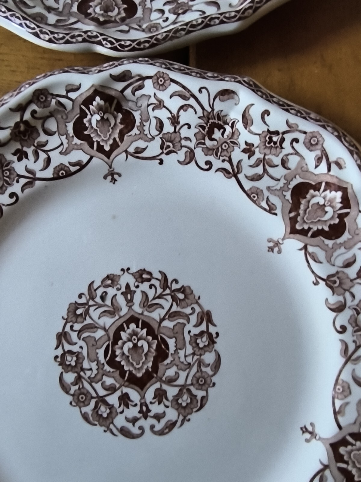 Beautiful Set Of 6 Flat Plates Faience De Gien Brown Floral Lambrequin