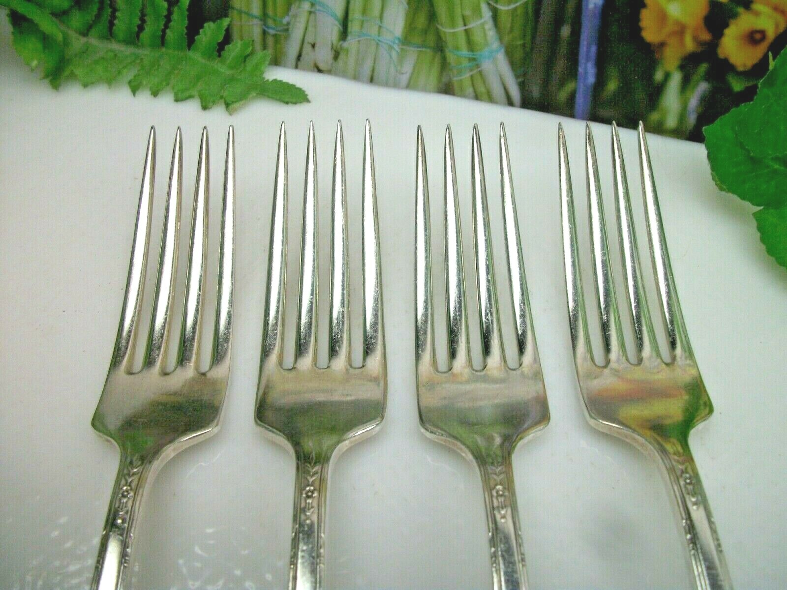 4 Oneida Community Silver MILADY Silverplate 7 5/8″ Dinner Forks