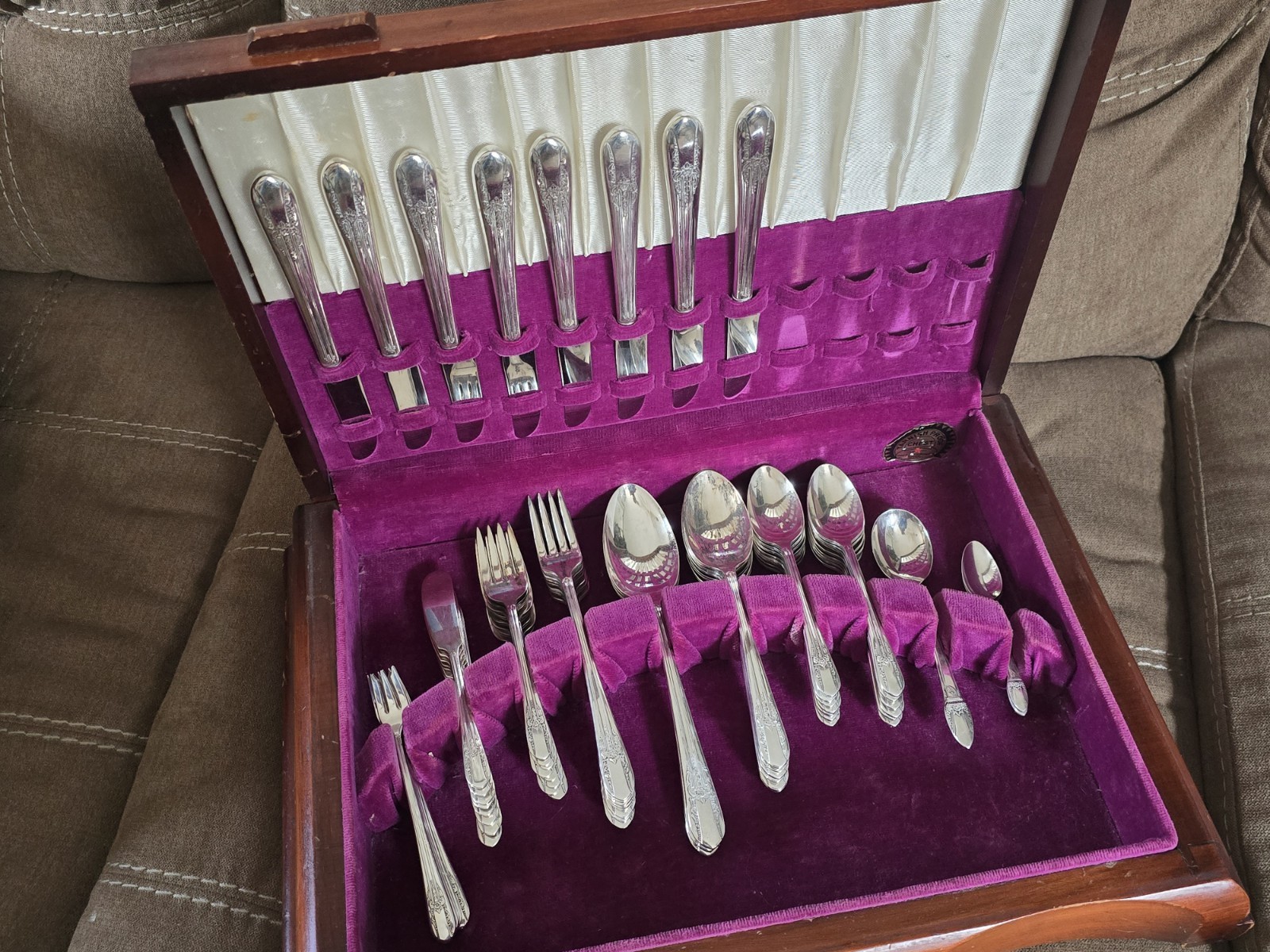 71 Pcs. 847 Rogers Reflection Silverplated Silverware Flatware Assorted & Chest