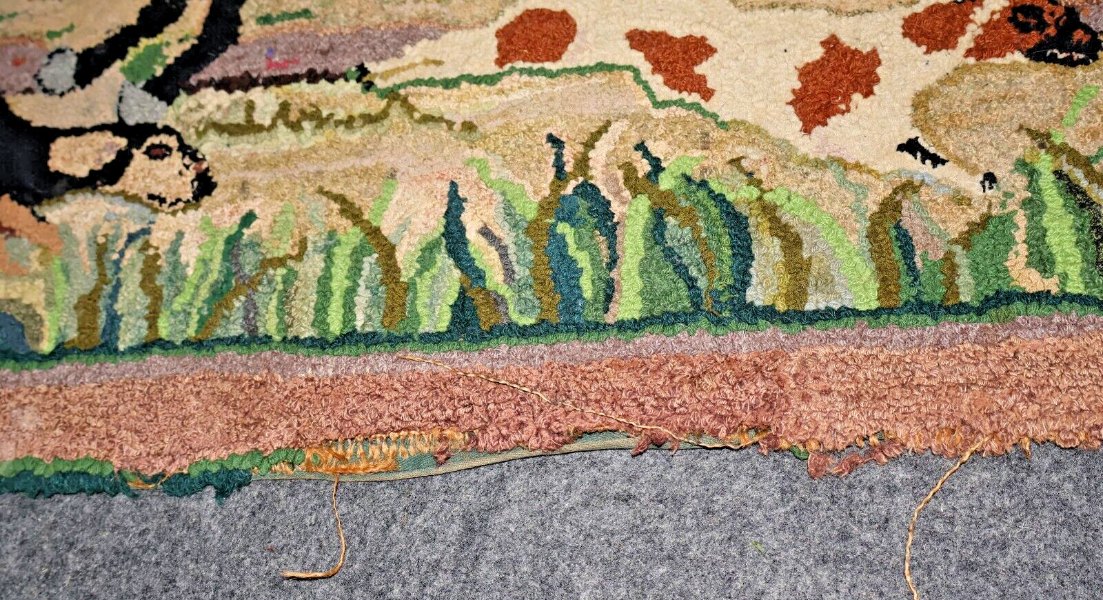 Antique Primitive 58″ x 38″ Hooked Rug Equestrian Hunt Scene Dogs Horses Riders