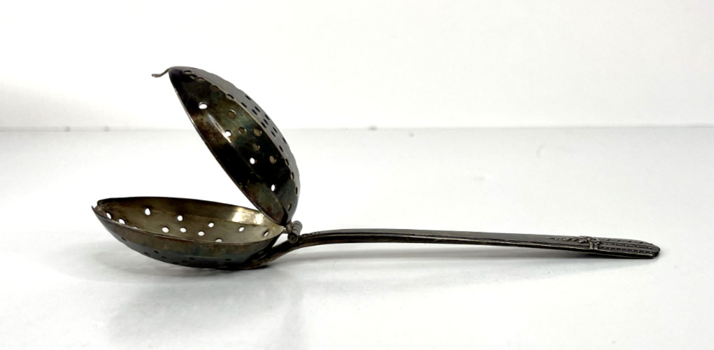 WM A. Rogers A1 Plus Oneida ltd Tea Infuser Strainer Spoon Silver Plated Vintage