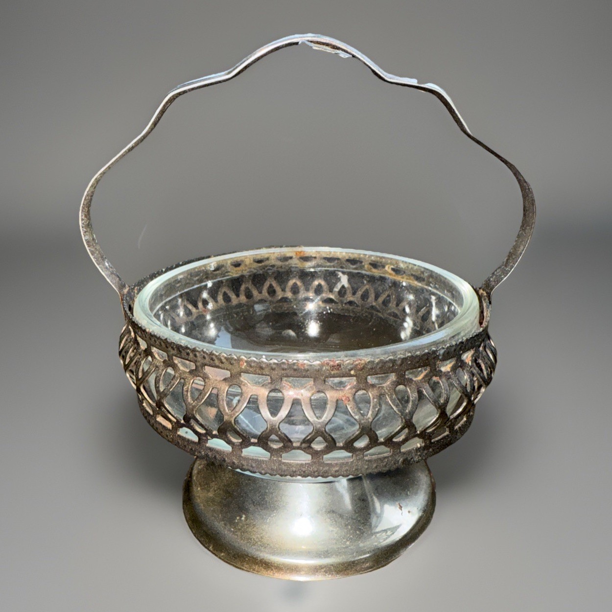 Antique English Silver Plate Biscuit Sugar Basket w Glass Liner Fixed Handle
