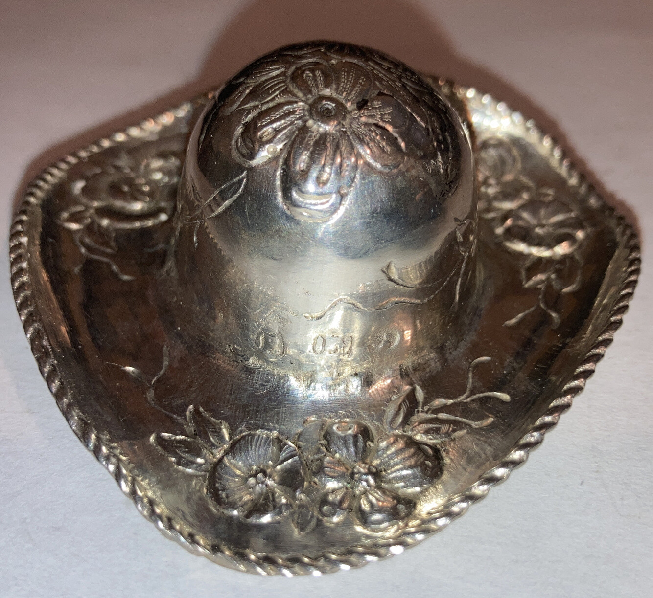 Antique Victorian 850 Silver Miniature Hat Sombrero Pill Box Angel Cherub Putti