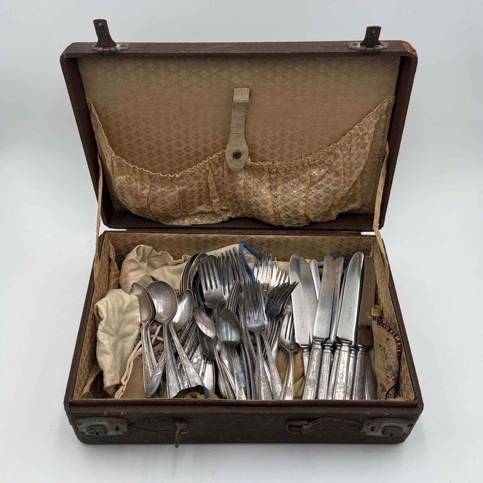 Vintage 63 Pc Wm Rogers & Son AA Silverplate Flatware Set w/ Wood Case