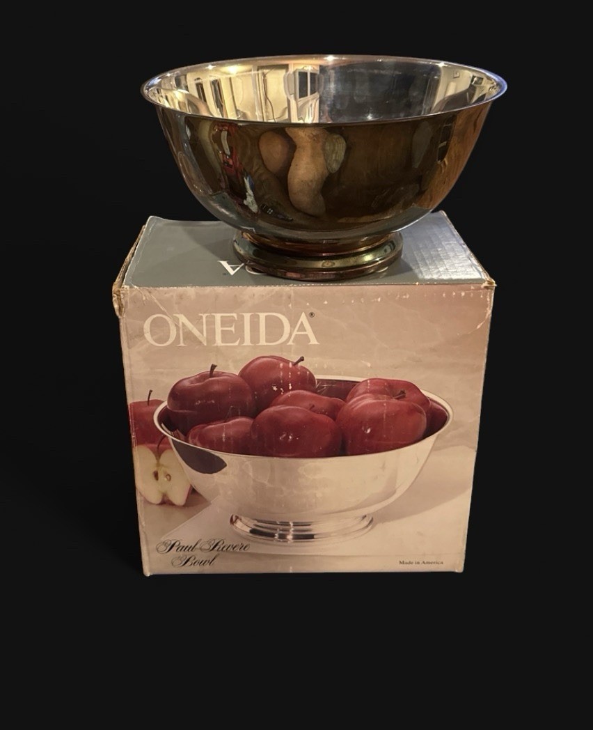 Oneida Paul Revere Reproduction 10” Silver Plated Bowl with plastic liner