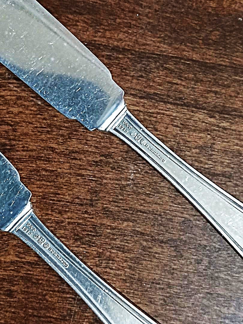 Pair GORHAM ETRUSCAN Sterling Silver Flat Handle Butter Spreaders 5 3/4″/ Mono
