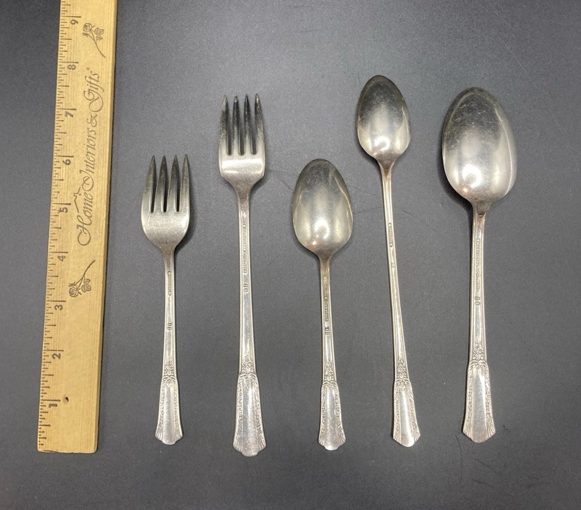 Lot of 47 Wm Rogers Treasure (1940) International Silverplate Flatware W Paper