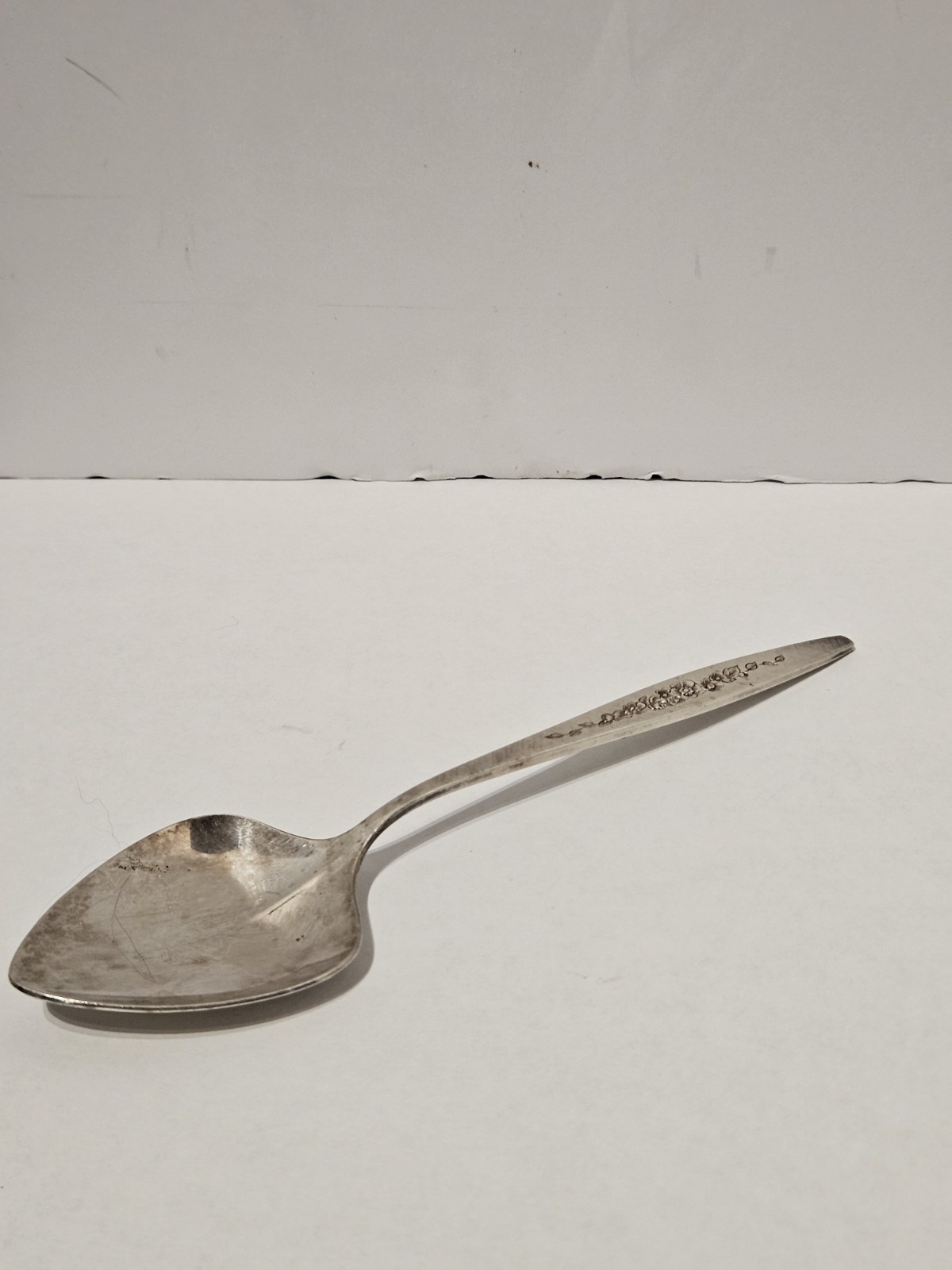 International Deep Silver Laurel Mist Heart Spoon 1966 Flatware Silverplate MCM