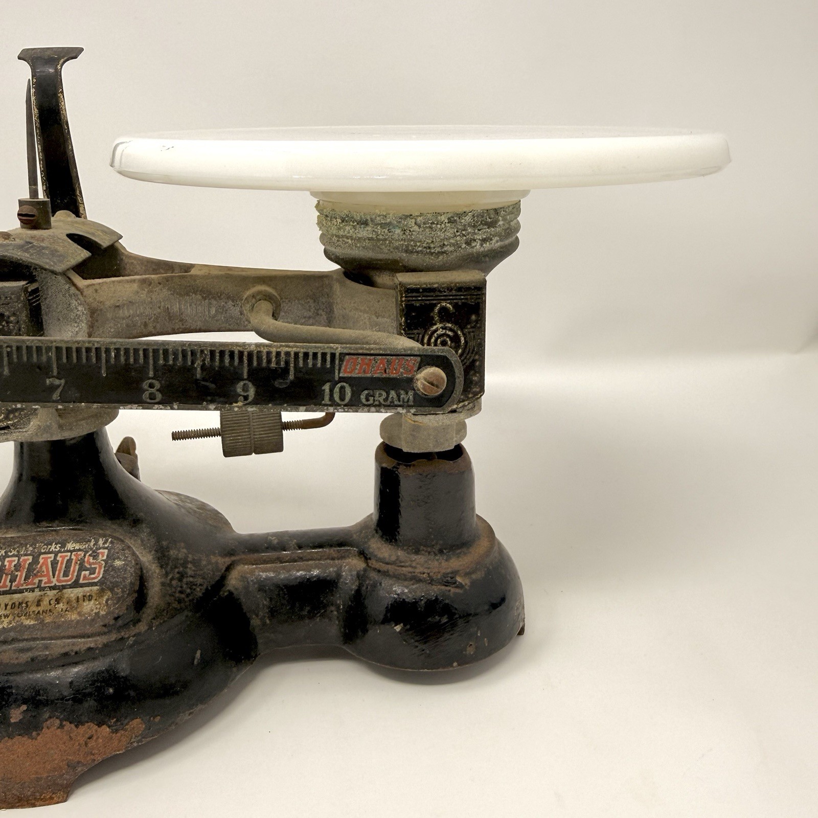Antique OHAUS 2 Kilo Balance Scale Cast Iron with Milk Glass Trays – Authentic