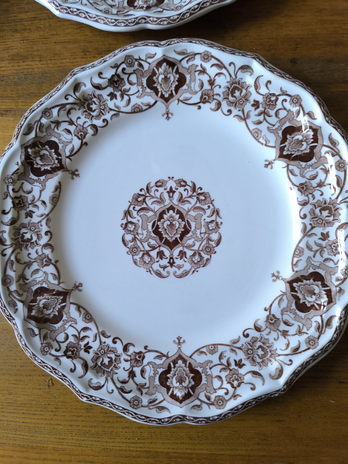 Beautiful Set Of 6 Flat Plates Faience De Gien Brown Floral Lambrequin