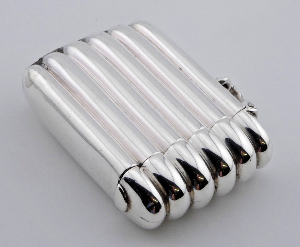 UNUSUAL ANTIQUE VICTORIAN SOLID STERLING SILVER RADIATOR DESIGN VESTA CASE C1891