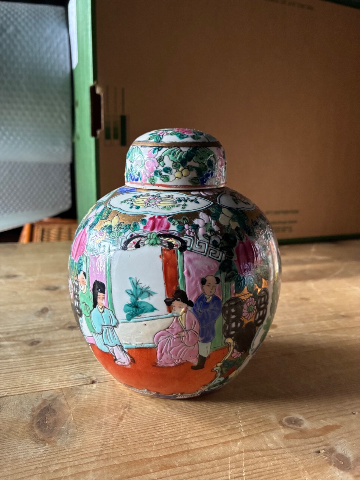 Vintage Chinese Porcelain Ginger Jar – Traditional Rose Medallion Pattern 16cm