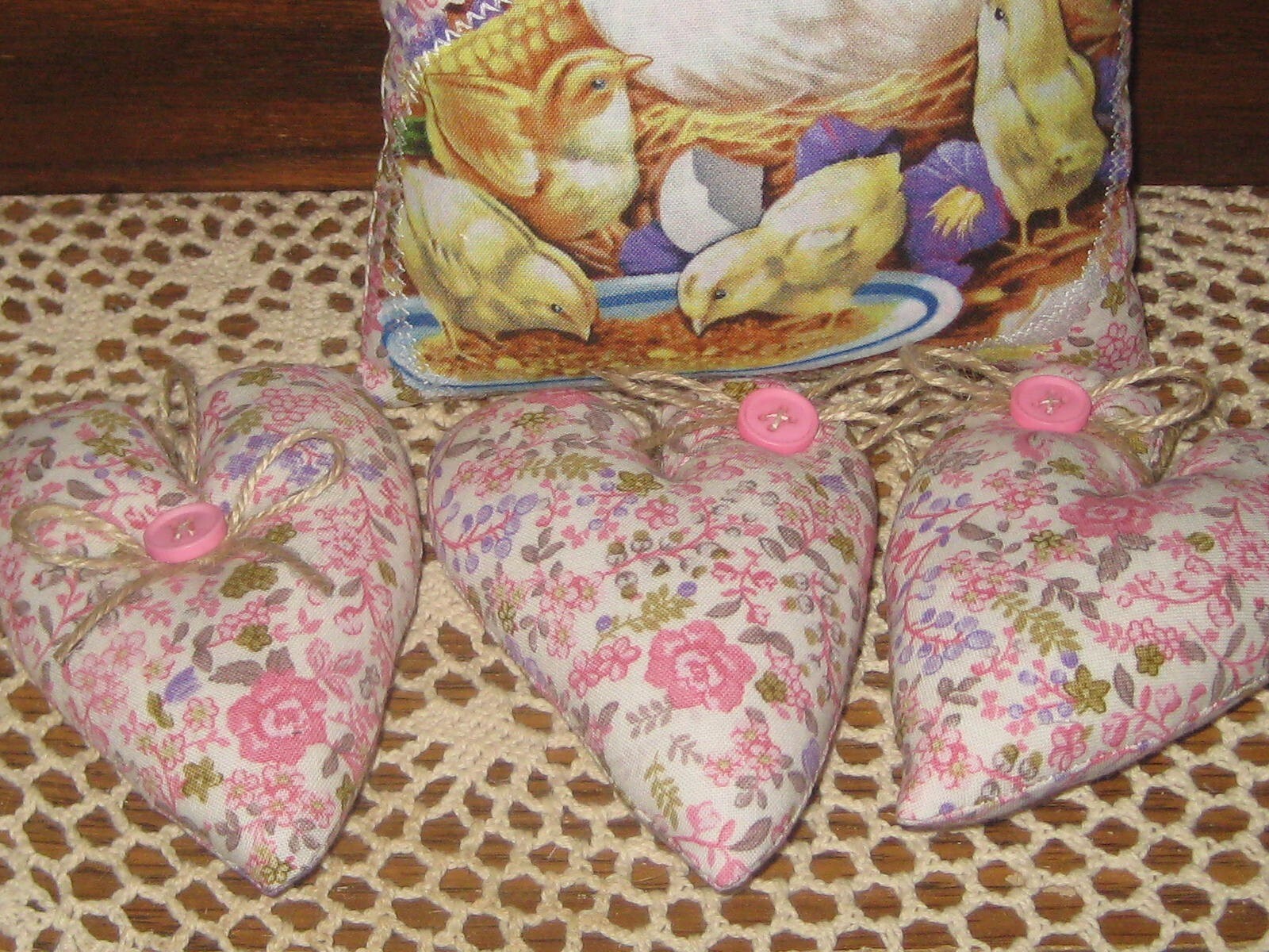Cottage Decor Chicken & Chicks Sitter 3 Hearts Handmade Fabric Wreath Sign Pink