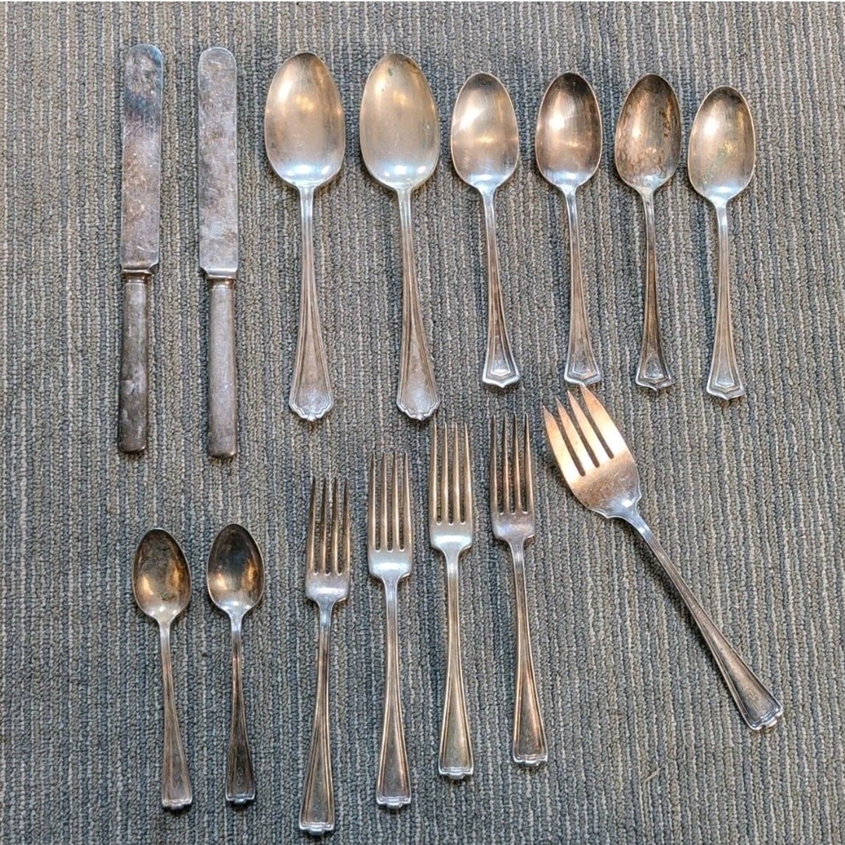 1847/1881 Rogers Bros Antique Knife Spoon Fork 15 Piece Silverplate Flatware Lot