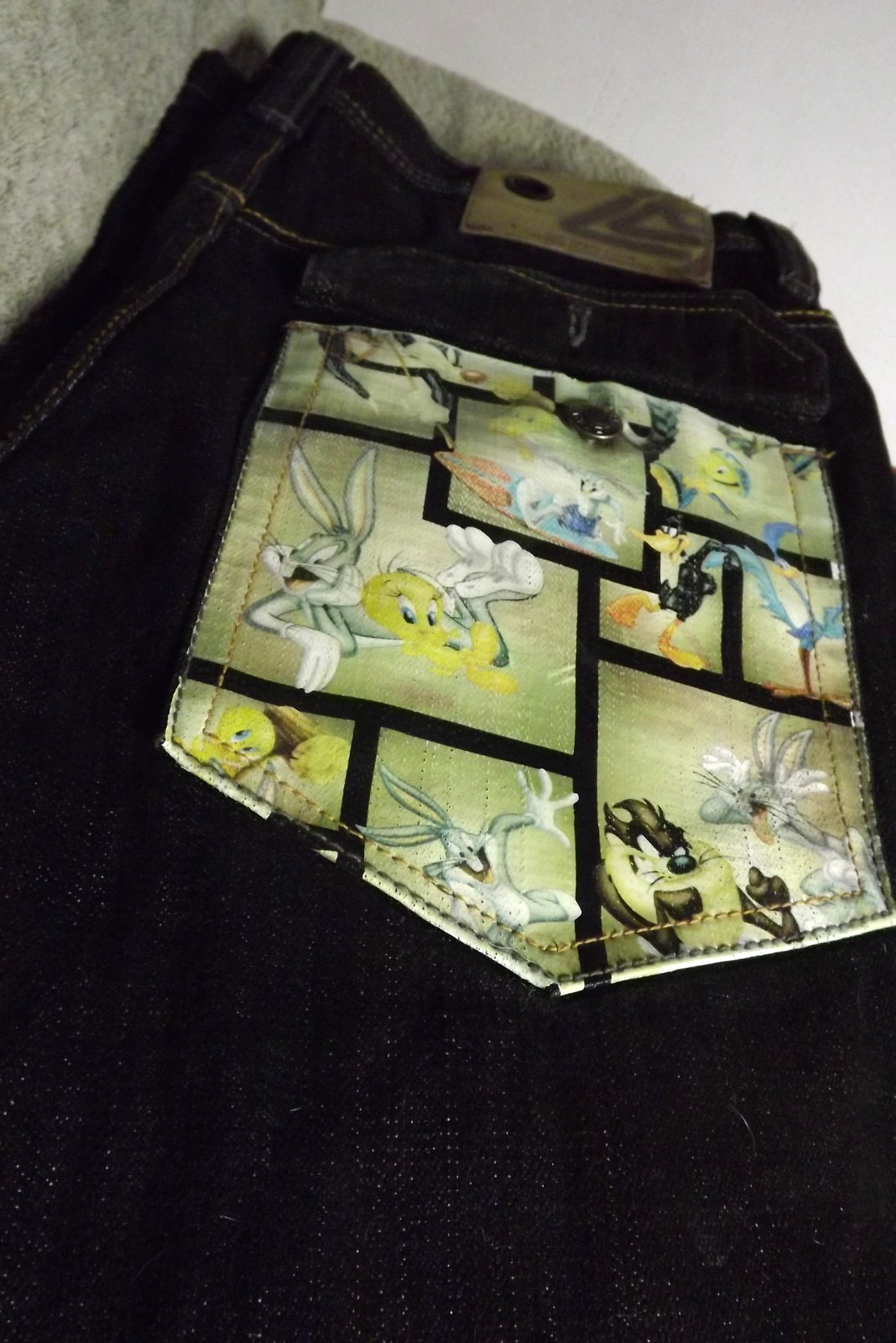 Vintage Lot Twenty Nine – Looney Tunes – 100% cotton Baggy Jeans Size 36 – Y2K
