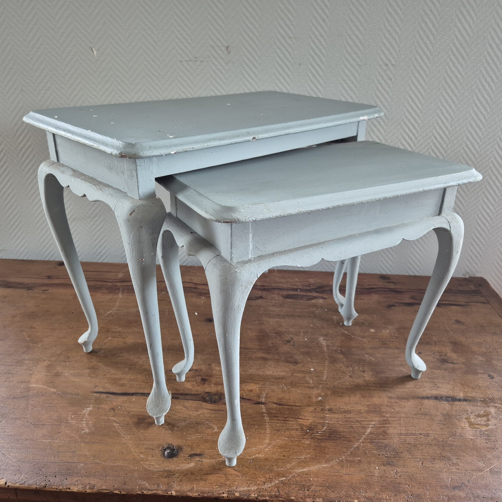 Antique 2 Nesting Tables Queen Anne Solid Wood Cabriolet Legs Carved Floral Swag