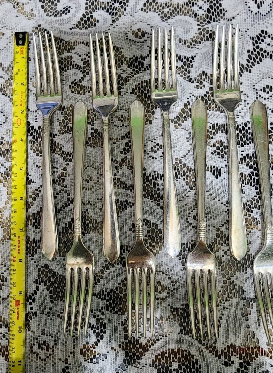 ✅ LOT OF 8 ONEIDA c1935 BERKLEY SQUARE SILVERPLATED “7 3/4” DINNER FORKS 🍽