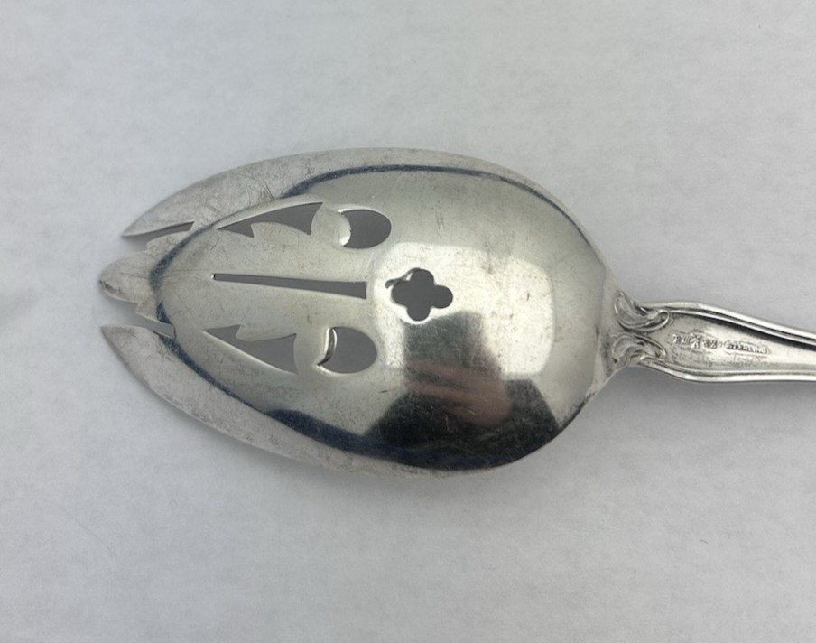 “Violet” by Wallace Sterling .925 Pierced Serving Table Spoon 57.14g 8 1/4″