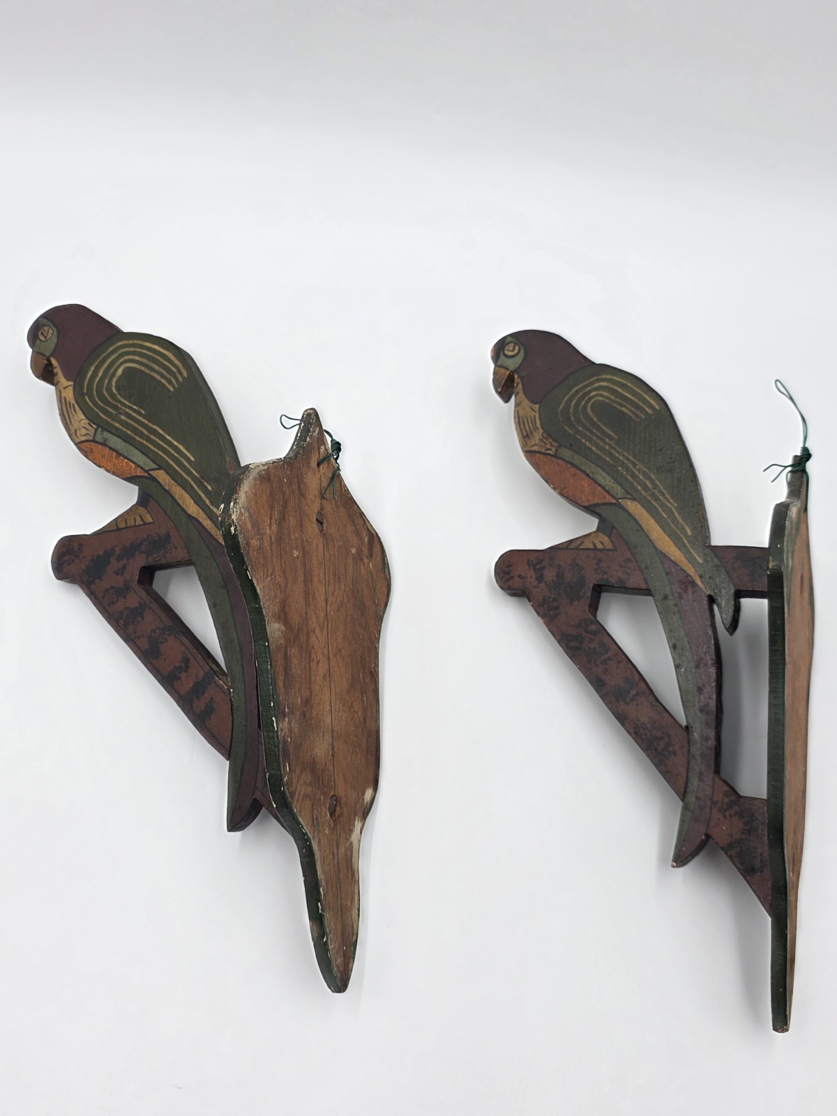 Rare Pair Antique 19th C Americana Folk Art Painted Wooden Parrot Wall Brackets