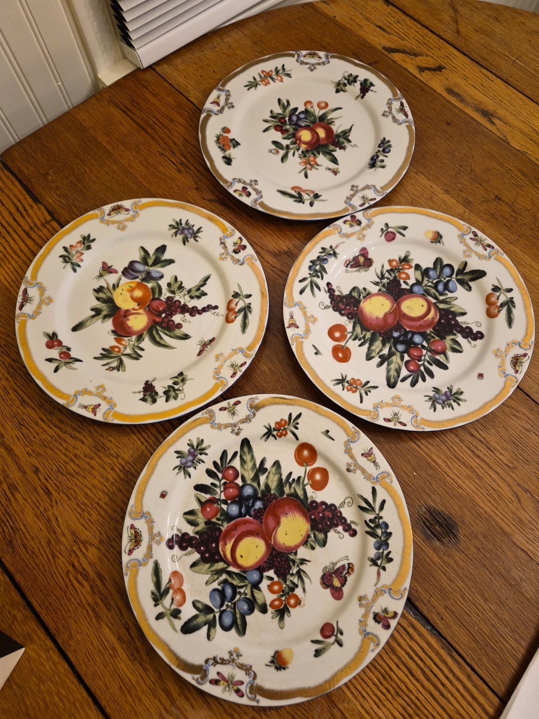 Vtg 1980s-1990s Chinese Export 10 1/2″ Set of 4 Duke of Gloucester Plates Style