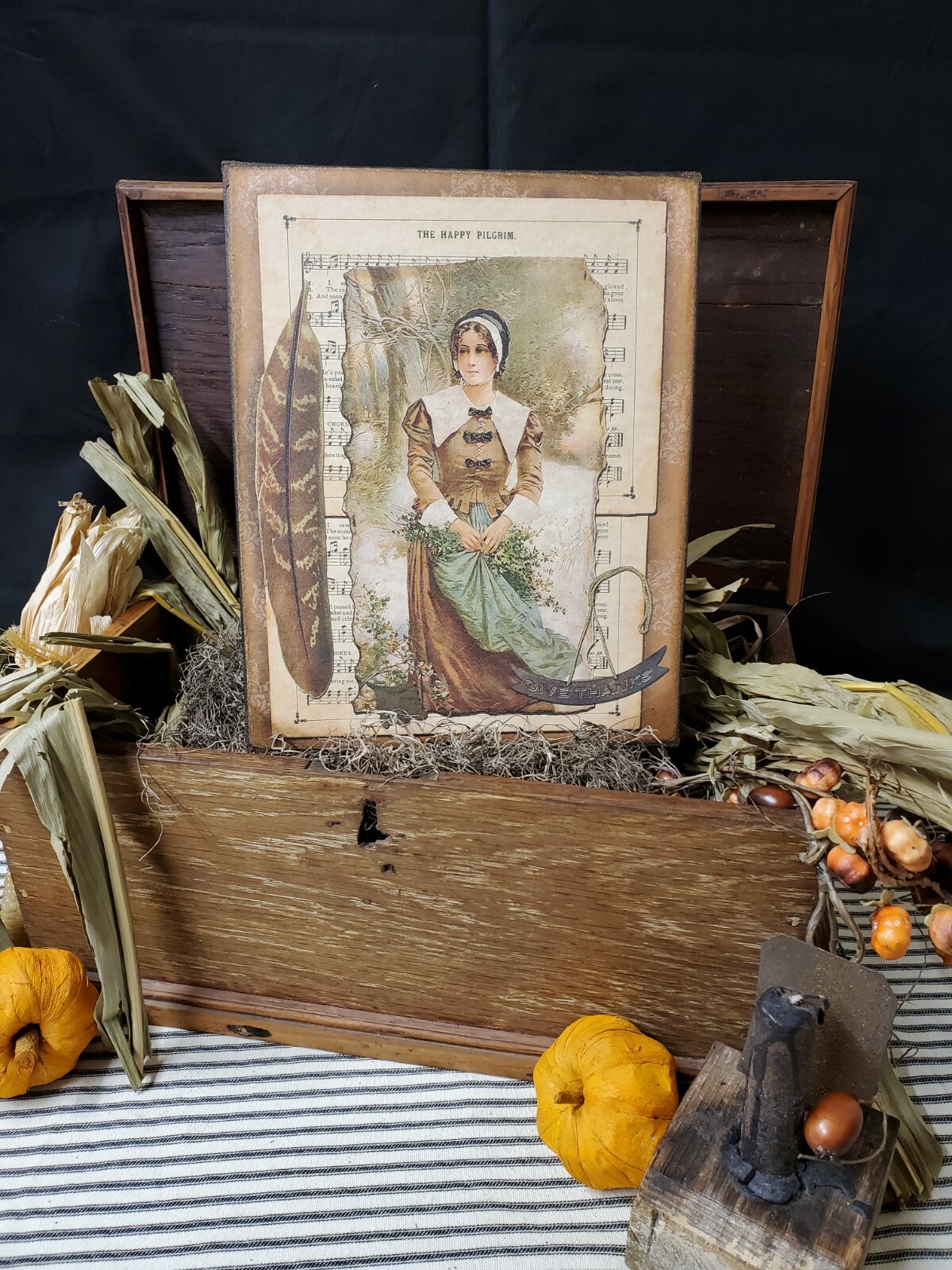 OLD PRIMITIVE VICTORIAN VINTAGE STYLE HAPPY PILGRIM LADY THANKSGIVING MUSIC SIGN