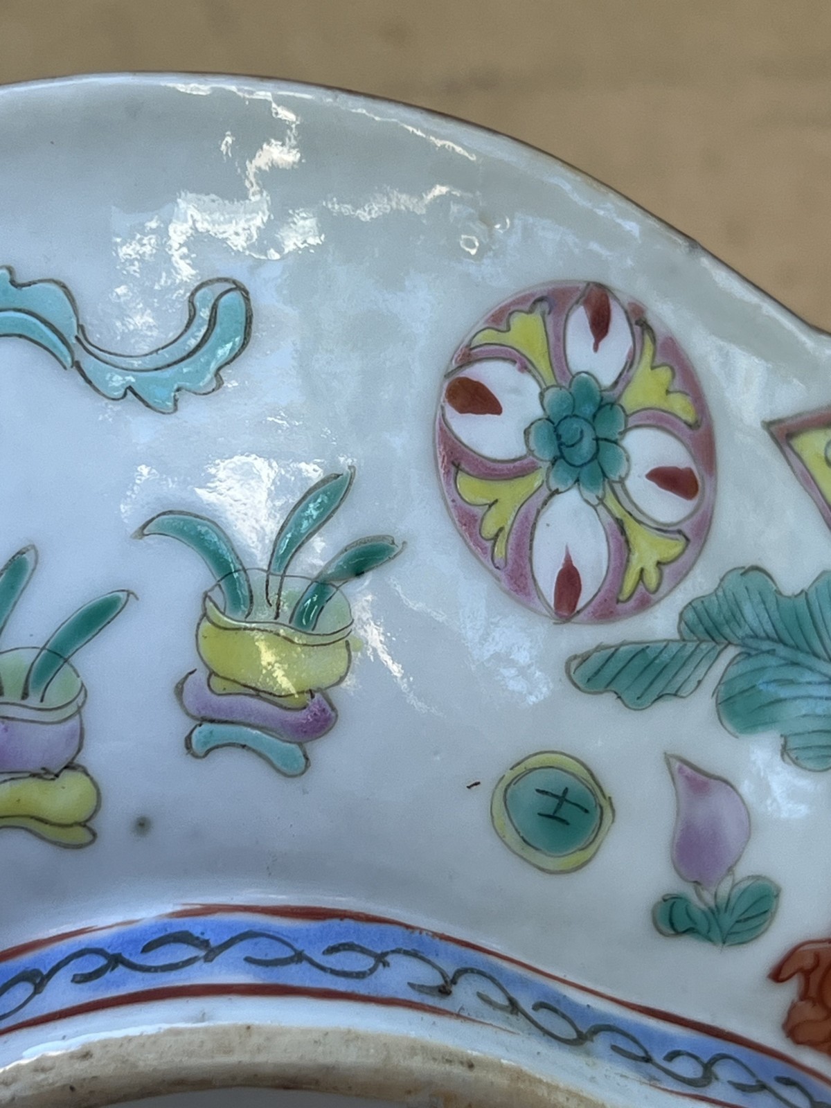 Antique Chinese Hand Painted 粉彩多宝图 Porcelain Brash Washer 7-1/2″