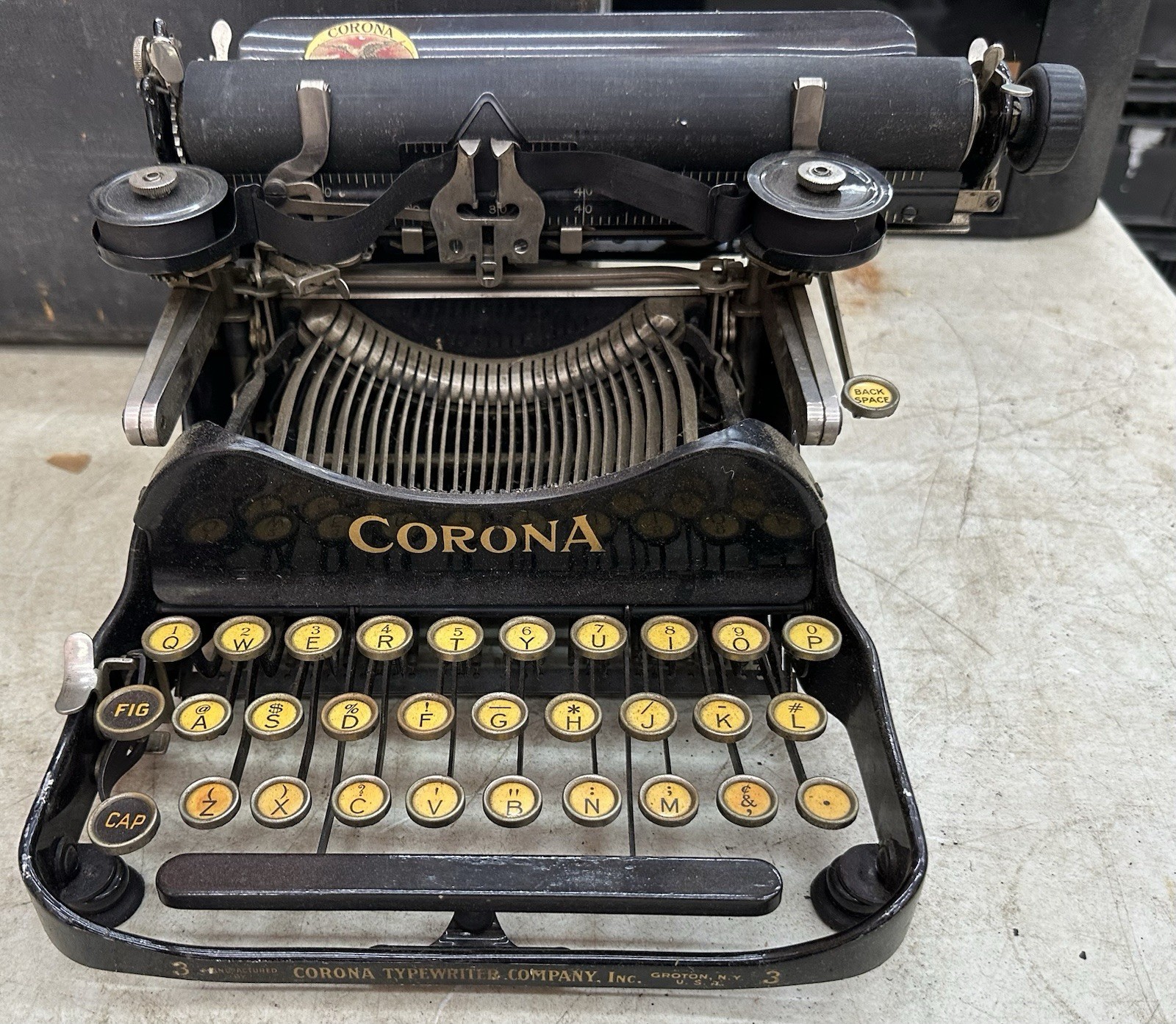 Original Vintage 1917 CORONA PORTABLE TYPEWRITER ANTIQUE Display in Case #09