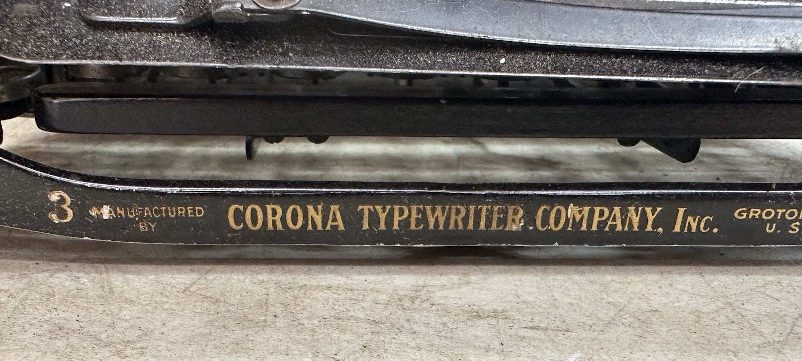 Original Vintage 1917 CORONA PORTABLE TYPEWRITER ANTIQUE Display in Case #09