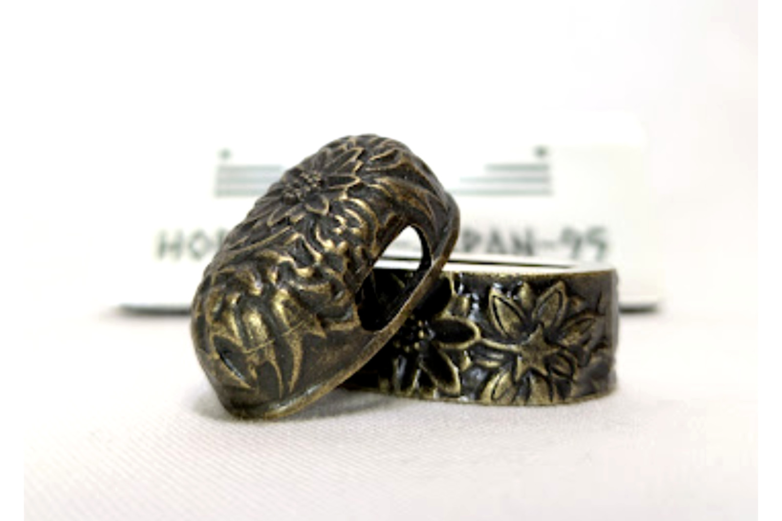 [Fuchi kashira] Japanese antique sword “ Elegant Floral Motif “ Katana JAPAN JP