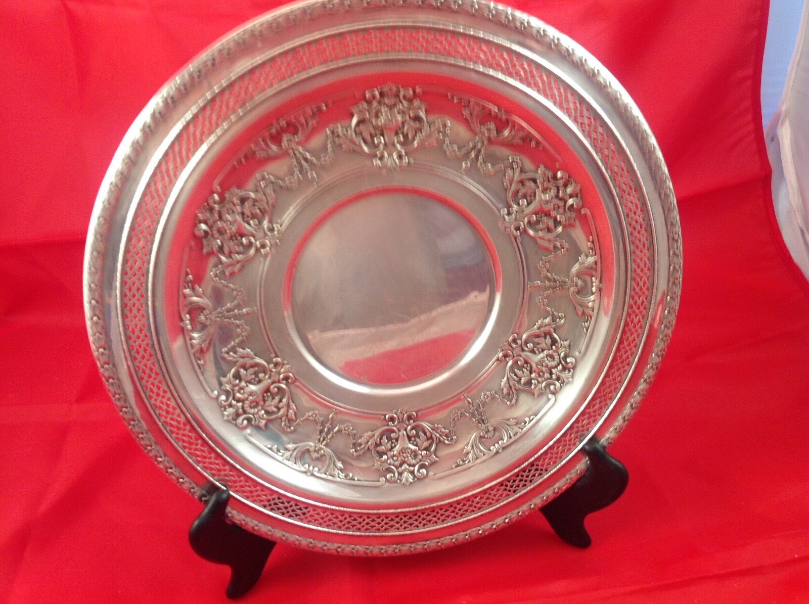 – International Silverplate Co. 12 in intricate design vintage cut work Plate