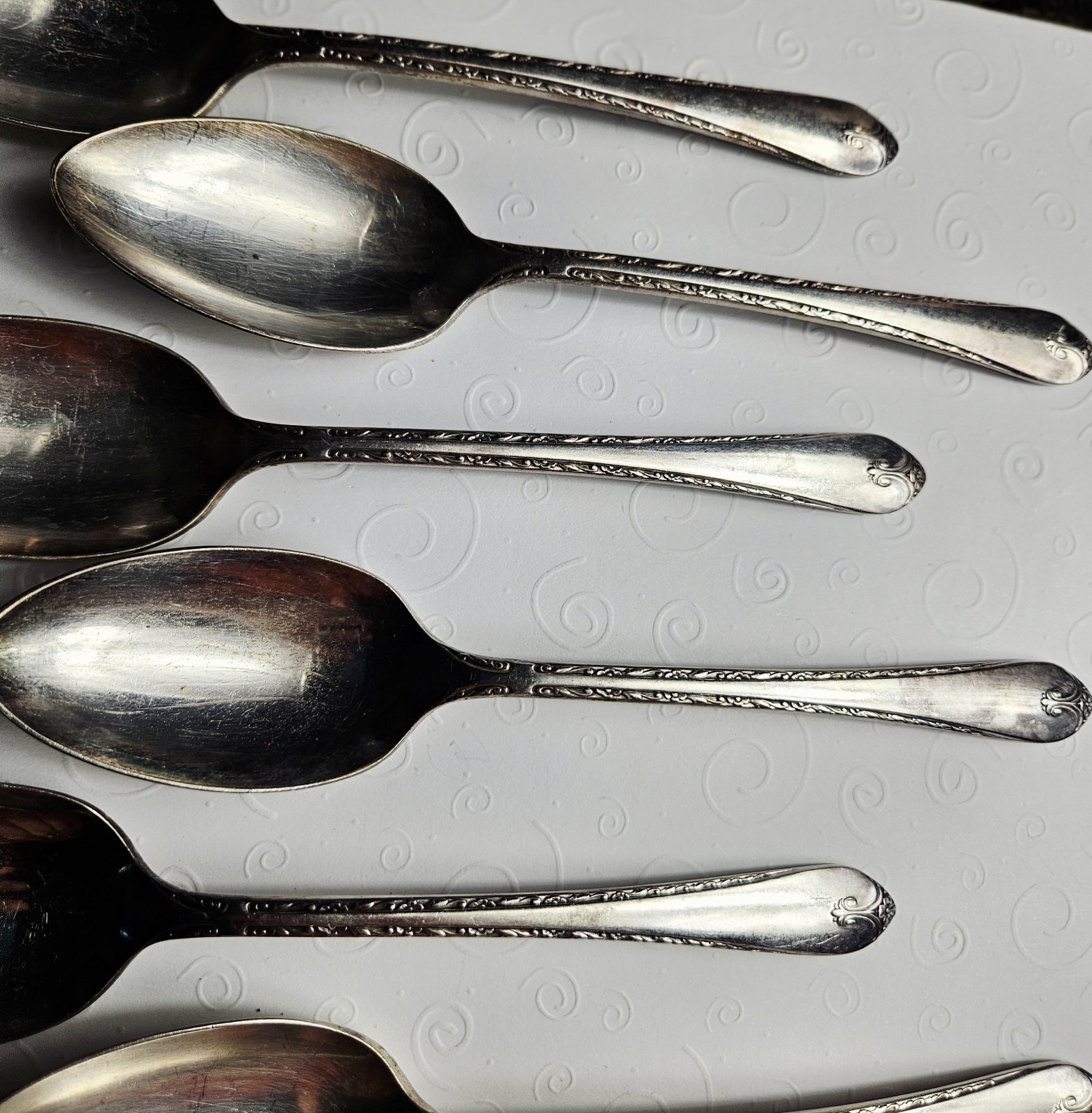 8 Rogers & Sons EXQUISITE Silverplated Classic 1940’s Floral Soup or Tablespoons