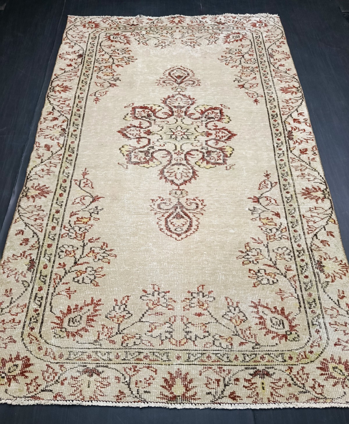 Vintage Turkish Living Room Rug, 4.7×7.8ft, Antique Beige Medallion Oushak Rug,