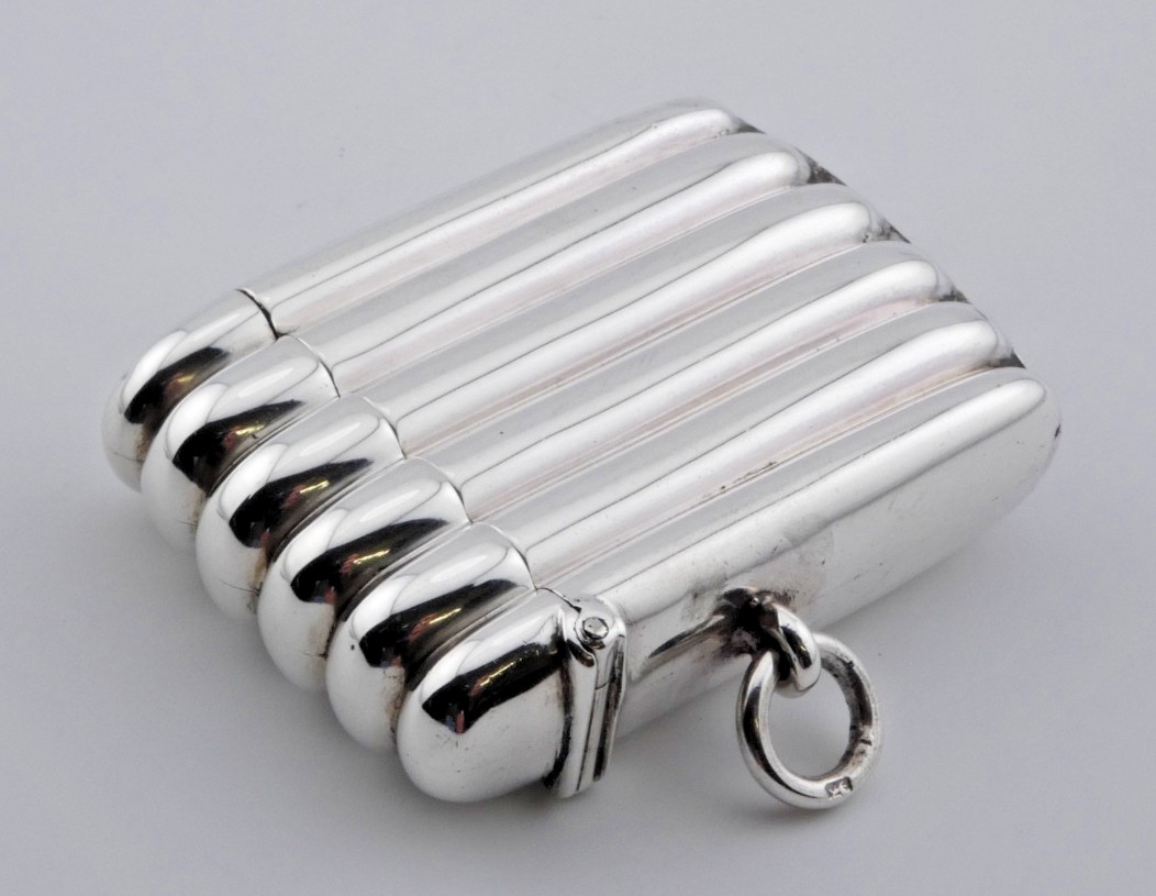UNUSUAL ANTIQUE VICTORIAN SOLID STERLING SILVER RADIATOR DESIGN VESTA CASE C1891