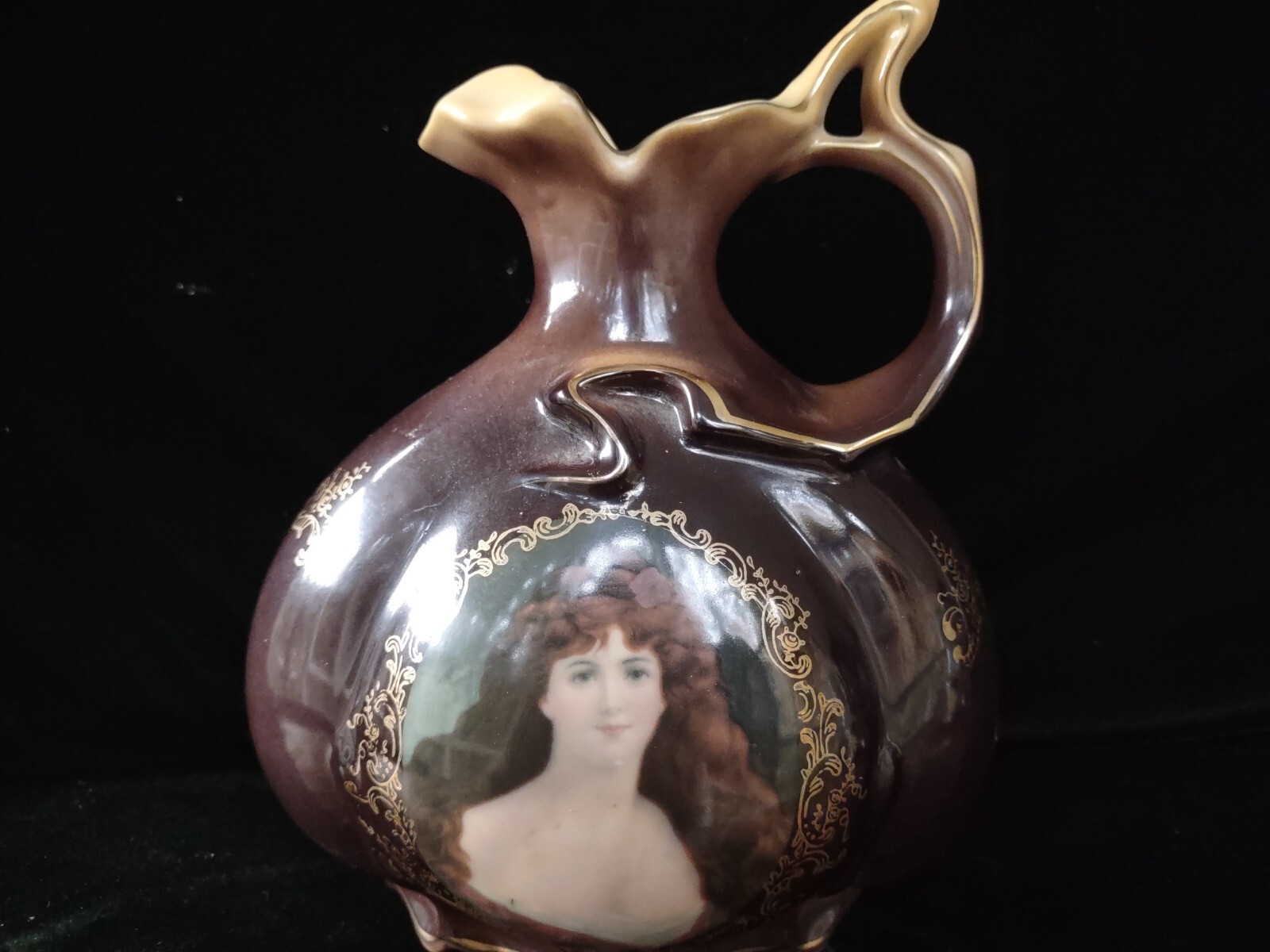 Fleur-de-Lys Victorian Pitcher vase Detail Lovely Lady Portrait 8.5 inches