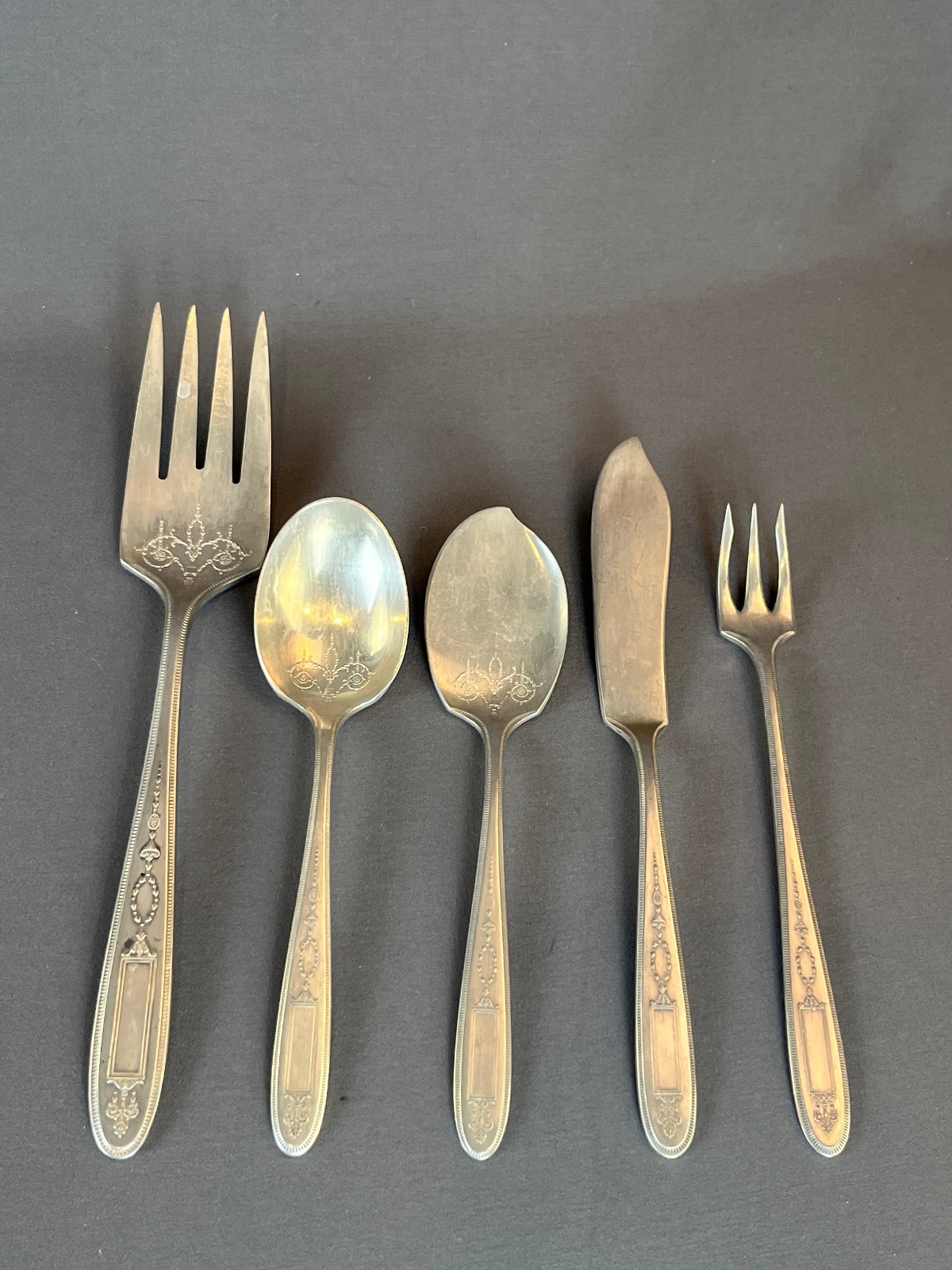 41 Pc Partial Oneida GROSVENOR Flatware Set No Mono: EUC