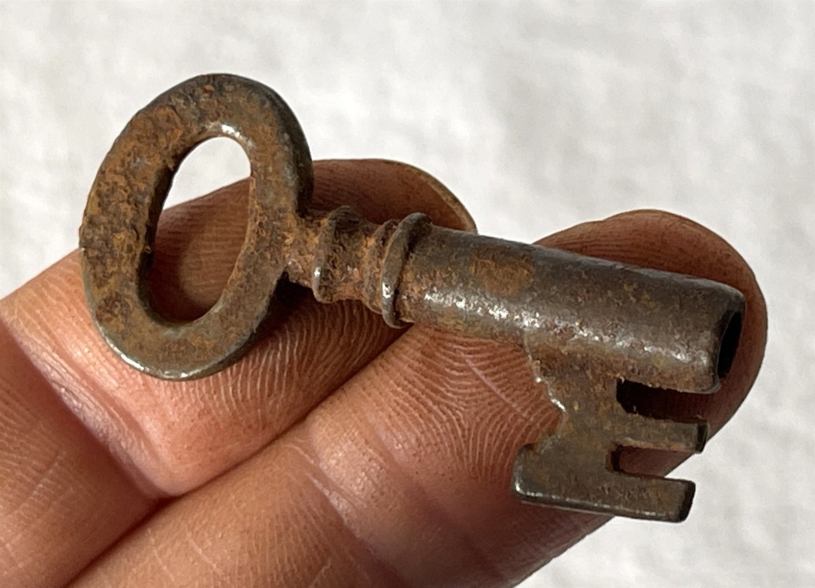 Vintage / Antique Metal Skeleton / Ornament / Escape Room Key ~4.5cm #56-634