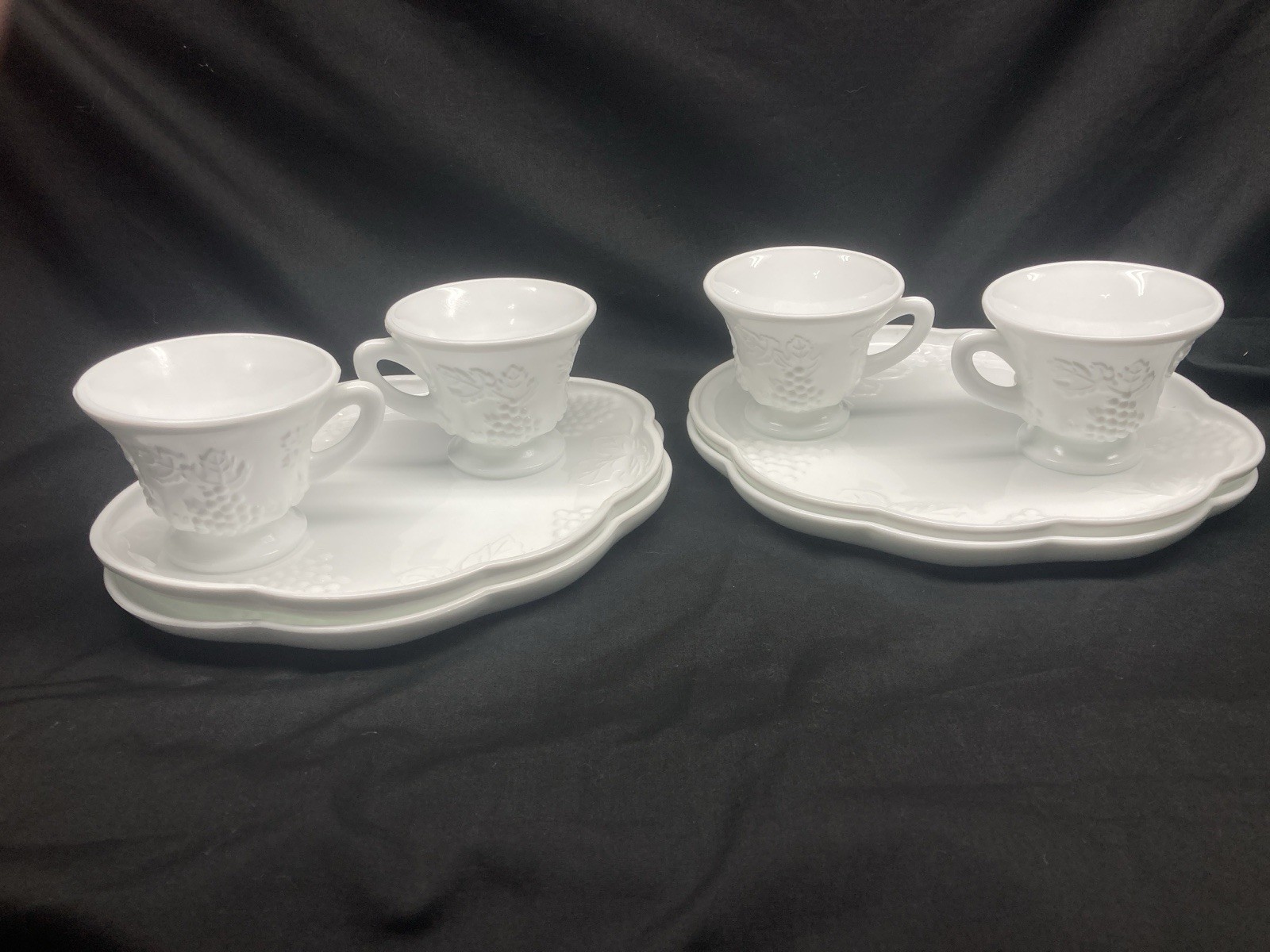 8 Pc Set Indiana Glass Harvest Grape Milk Glass Luncheon Snack Plates w/Cups 🍇
